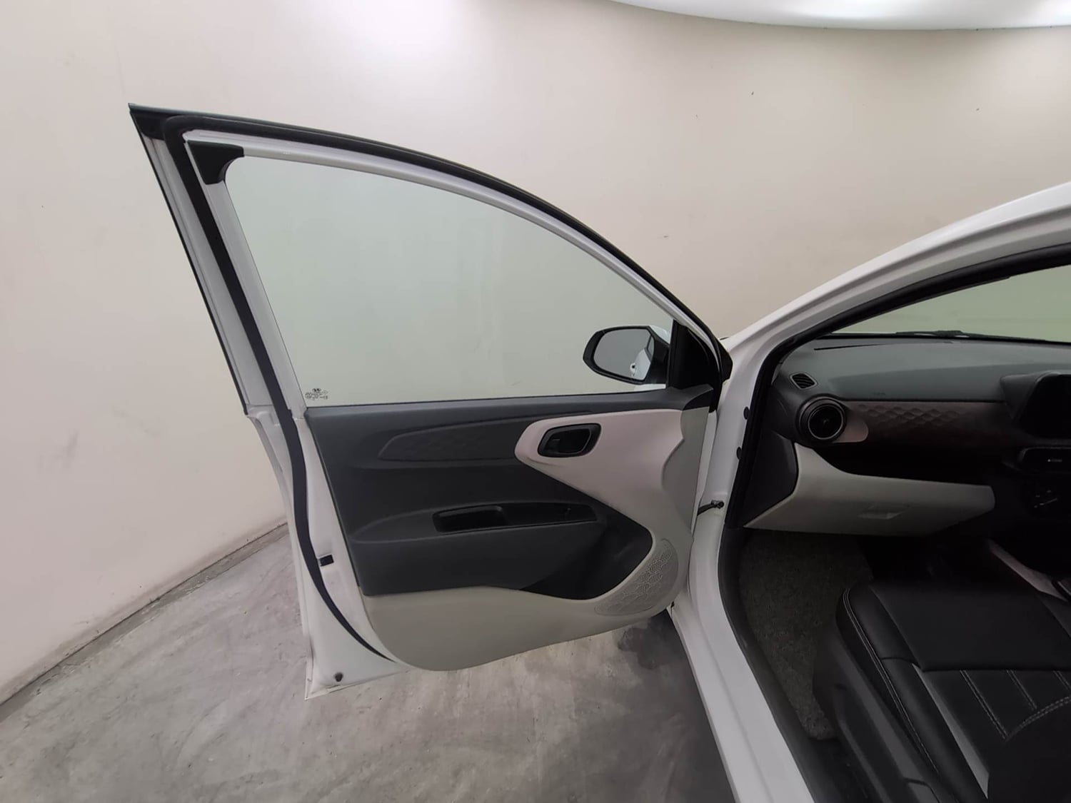 Used 2022 Hyundai Aura S 1.2 CNG Cng Manual interior LEFT FRONT DOOR OPEN VIEW