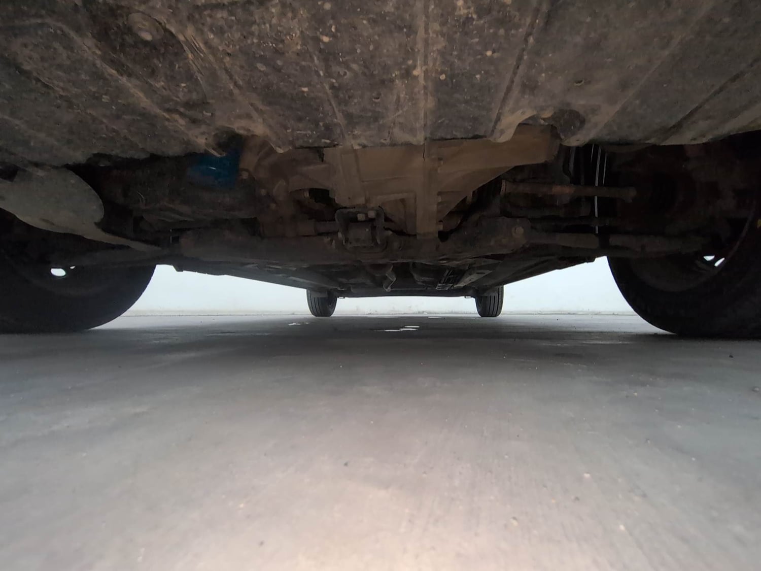 Used 2022 Hyundai Aura S 1.2 CNG Cng Manual extra FRONT LEFT UNDERBODY VIEW