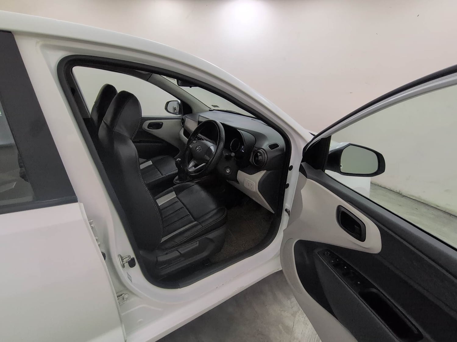 Used 2022 Hyundai Aura S 1.2 CNG Cng Manual interior RIGHT SIDE FRONT DOOR CABIN VIEW