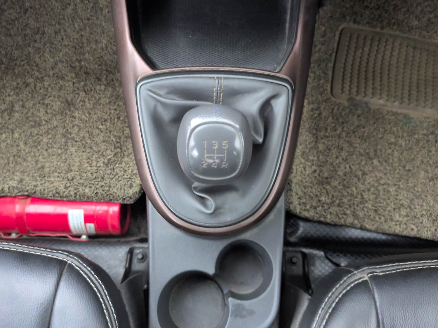 Used 2022 Hyundai Aura S 1.2 CNG Cng Manual interior GEAR  KNOB VIEW