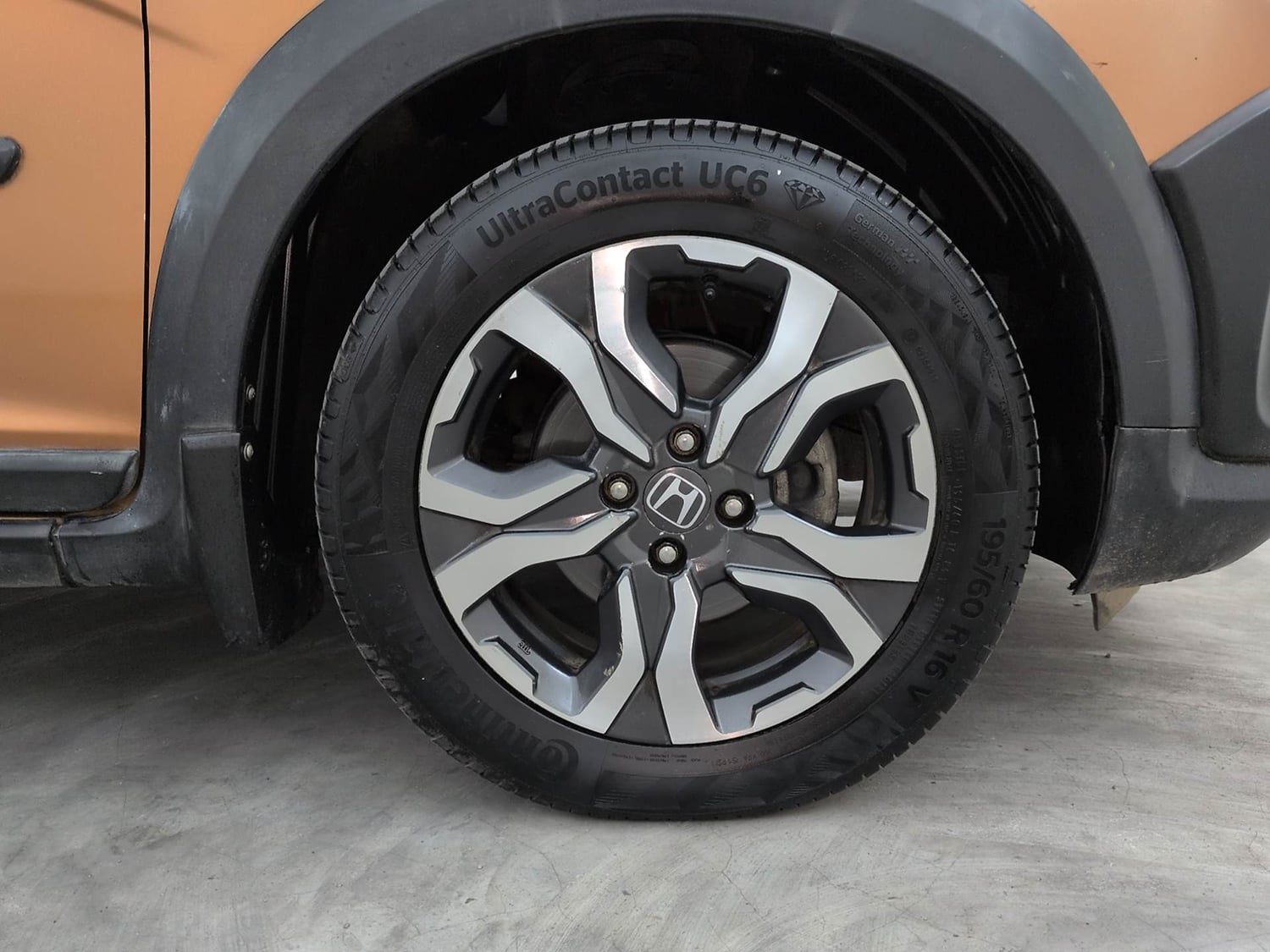 Used 2017 Honda WR-V VX MT Petrol Petrol Manual tyres RIGHT FRONT TYRE RIM VIEW