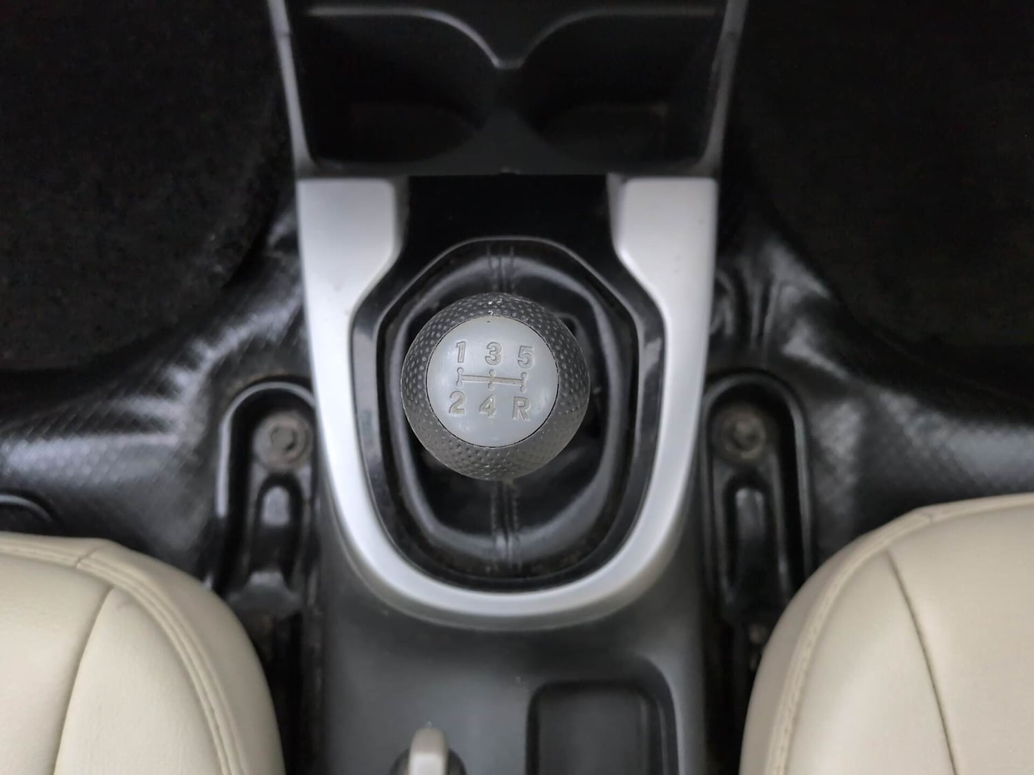 Used 2017 Honda WR-V VX MT Petrol Petrol Manual interior GEAR  KNOB VIEW
