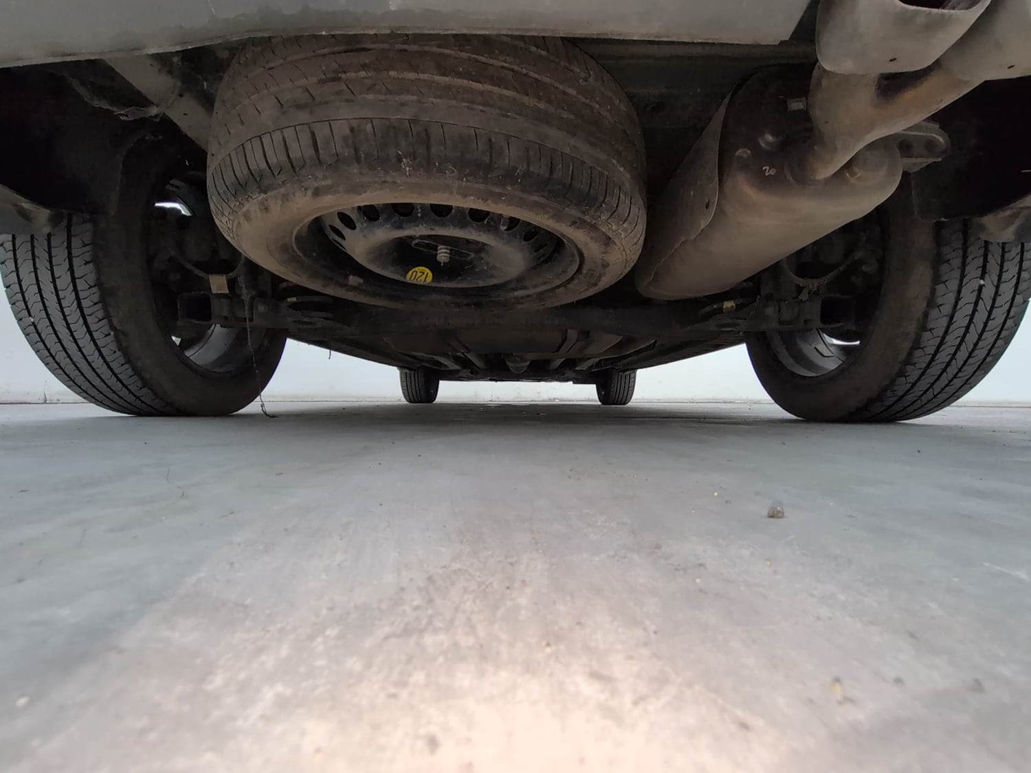 Used 2022 Hyundai Alcazar Signature (O) 7 Seater 2.0 Petrol AT Petrol Automatic extra REAR UNDERBODY VIEW (TAKEN FROM REAR)