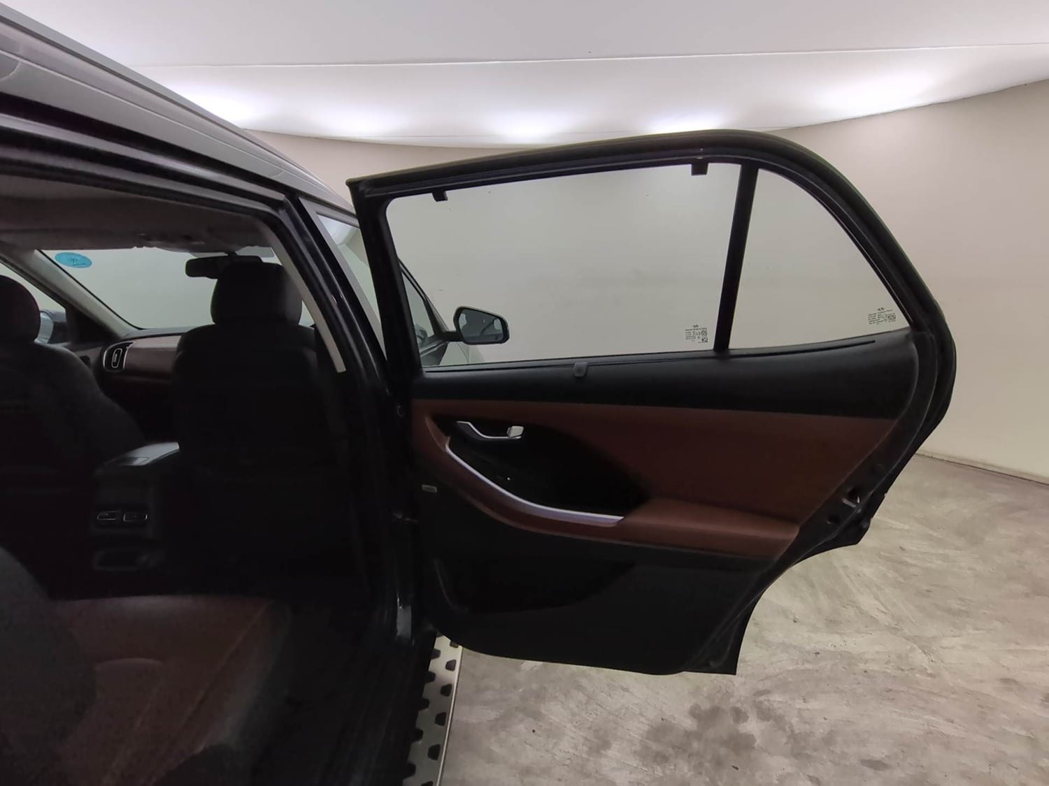Used 2022 Hyundai Alcazar Signature (O) 7 Seater 2.0 Petrol AT Petrol Automatic interior RIGHT REAR DOOR OPEN VIEW