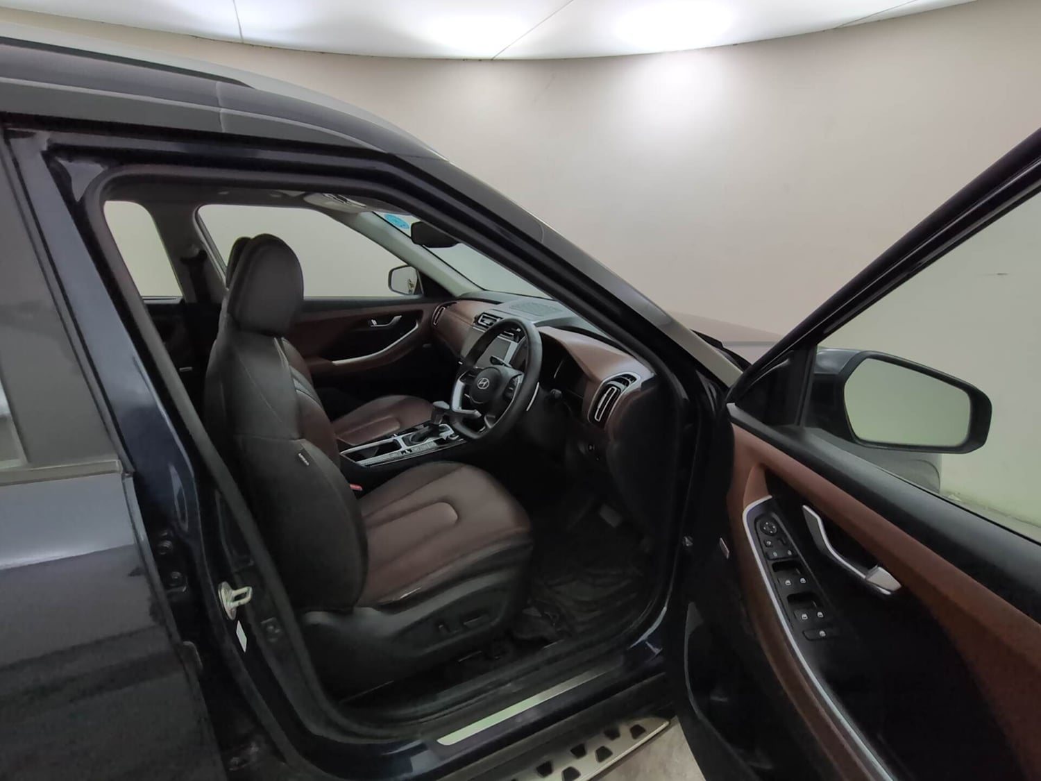 Used 2022 Hyundai Alcazar Signature (O) 7 Seater 2.0 Petrol AT Petrol Automatic interior RIGHT SIDE FRONT DOOR CABIN VIEW