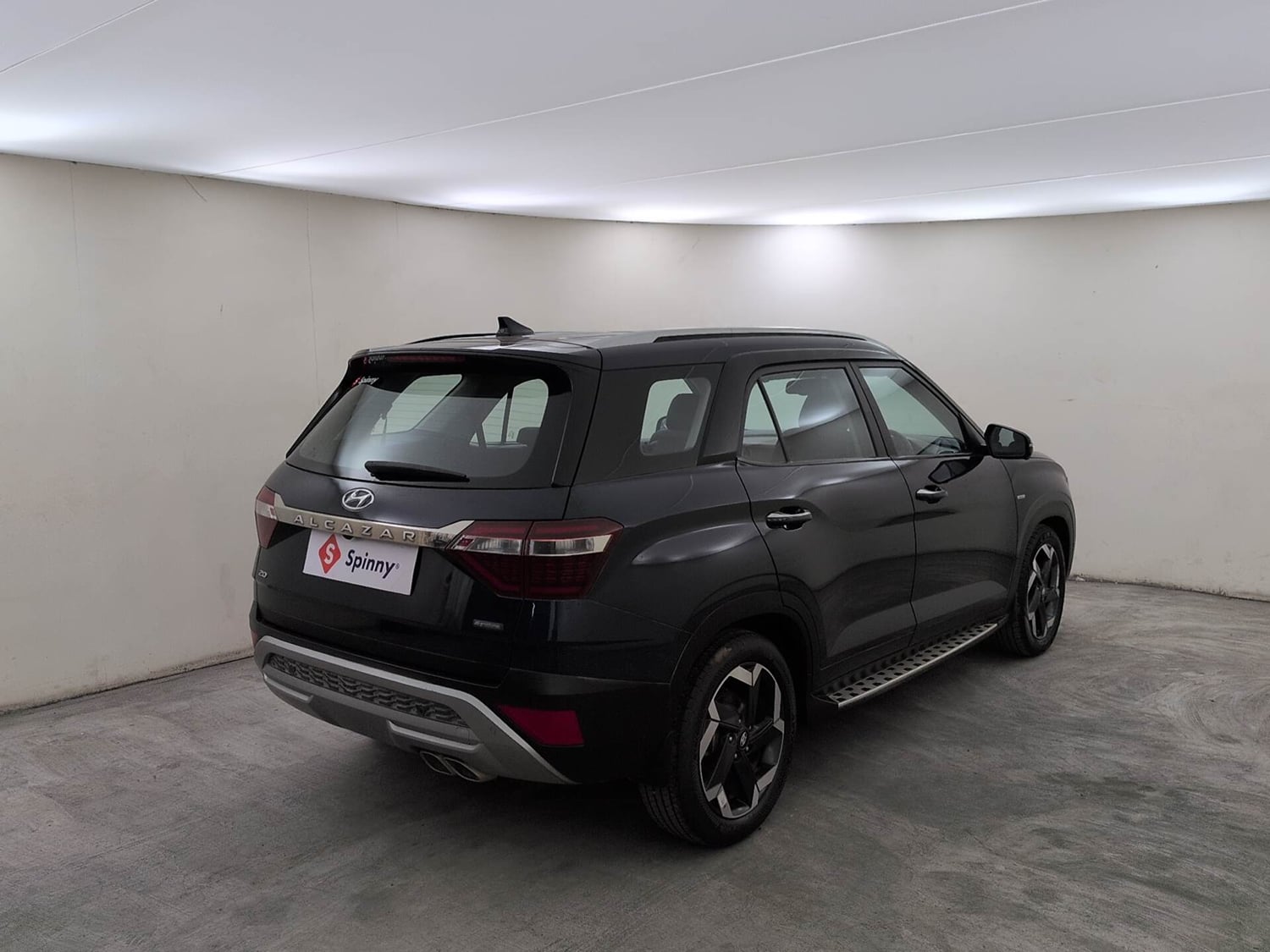 Used 2022 Hyundai Alcazar Signature (O) 7 Seater 2.0 Petrol AT Petrol Automatic exterior RIGHT REAR CORNER VIEW