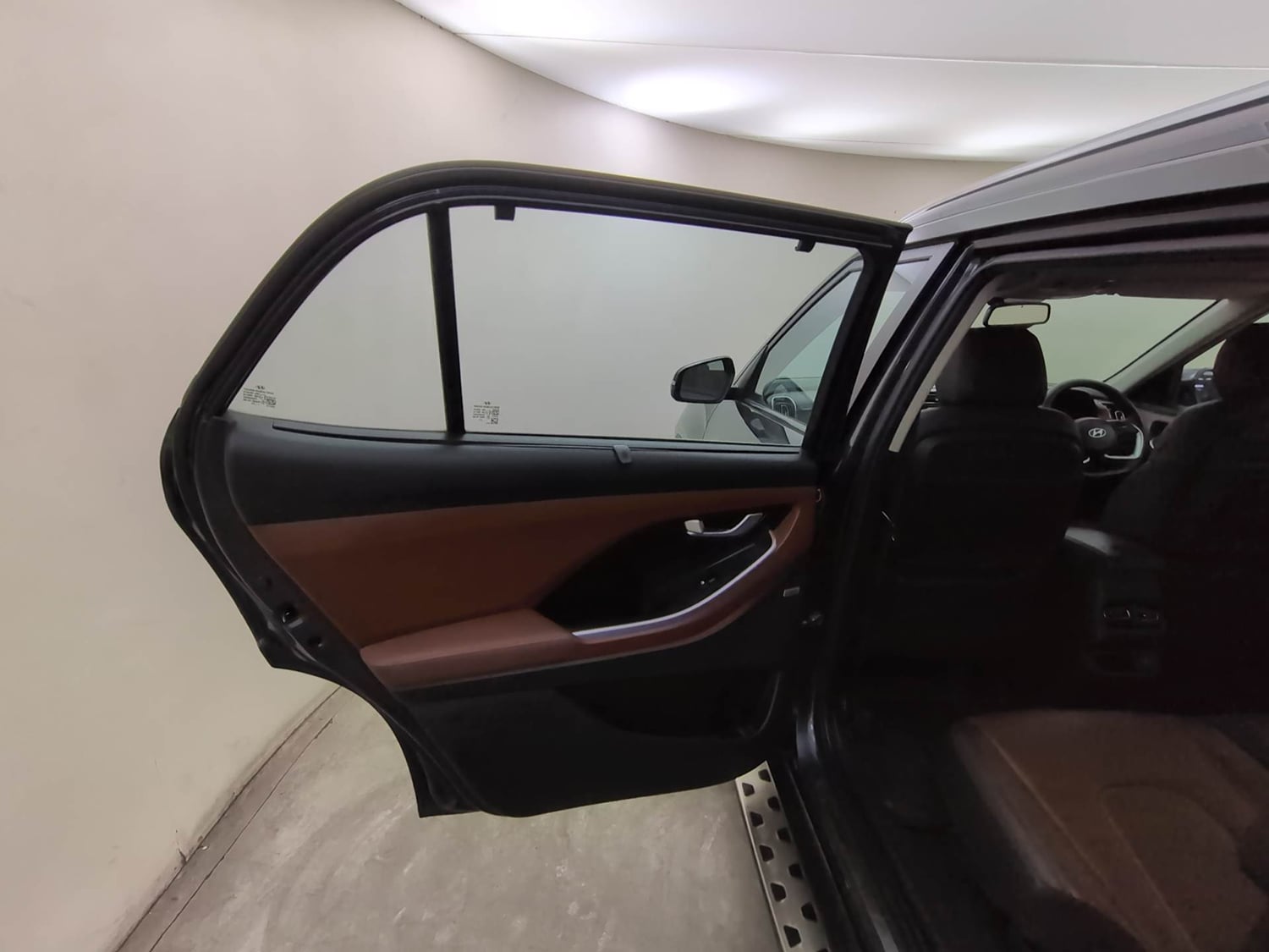 Used 2022 Hyundai Alcazar Signature (O) 7 Seater 2.0 Petrol AT Petrol Automatic interior LEFT REAR DOOR OPEN VIEW