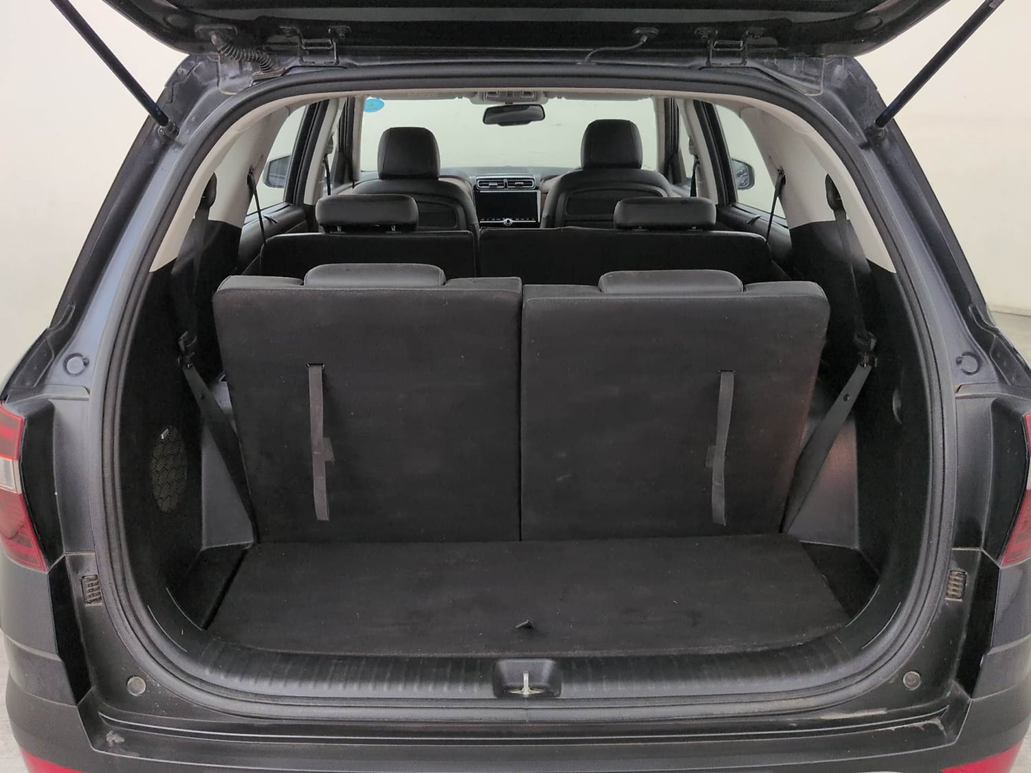 Used 2022 Hyundai Alcazar Signature (O) 7 Seater 2.0 Petrol AT Petrol Automatic interior DICKY INSIDE VIEW
