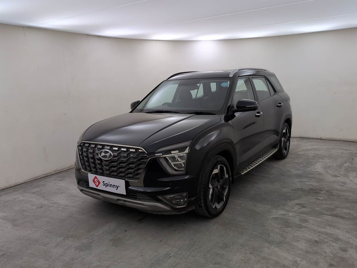 Used 2022 Hyundai Alcazar Signature (O) 7 Seater 2.0 Petrol AT Petrol Automatic exterior LEFT FRONT CORNER VIEW