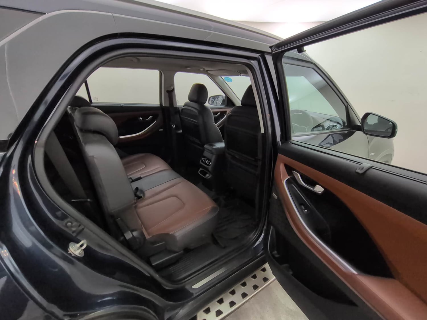 Used 2022 Hyundai Alcazar Signature (O) 7 Seater 2.0 Petrol AT Petrol Automatic interior RIGHT SIDE REAR DOOR CABIN VIEW