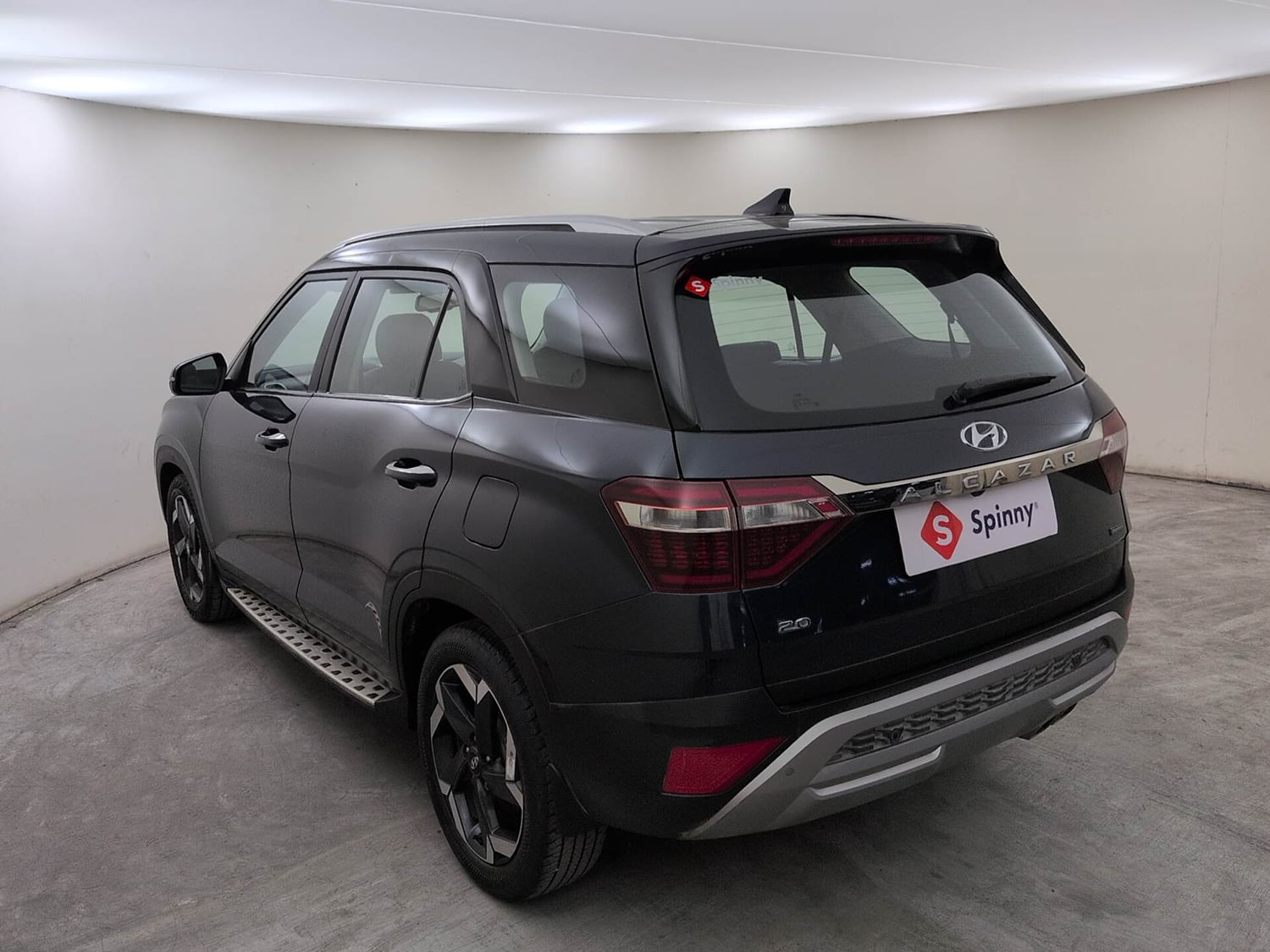 Used 2022 Hyundai Alcazar Signature (O) 7 Seater 2.0 Petrol AT Petrol Automatic exterior LEFT REAR CORNER VIEW