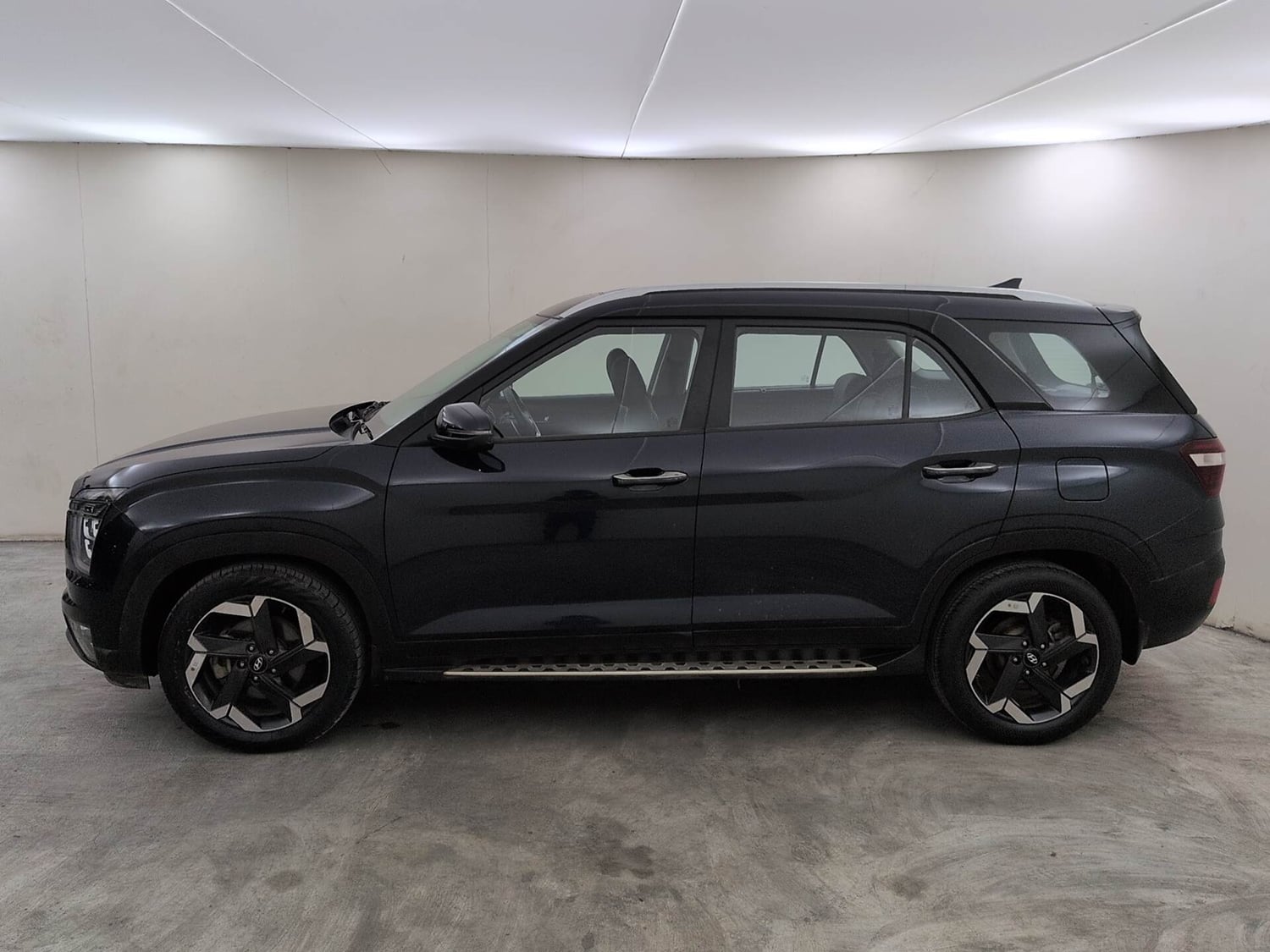 Used 2022 Hyundai Alcazar Signature (O) 7 Seater 2.0 Petrol AT Petrol Automatic exterior LEFT SIDE VIEW