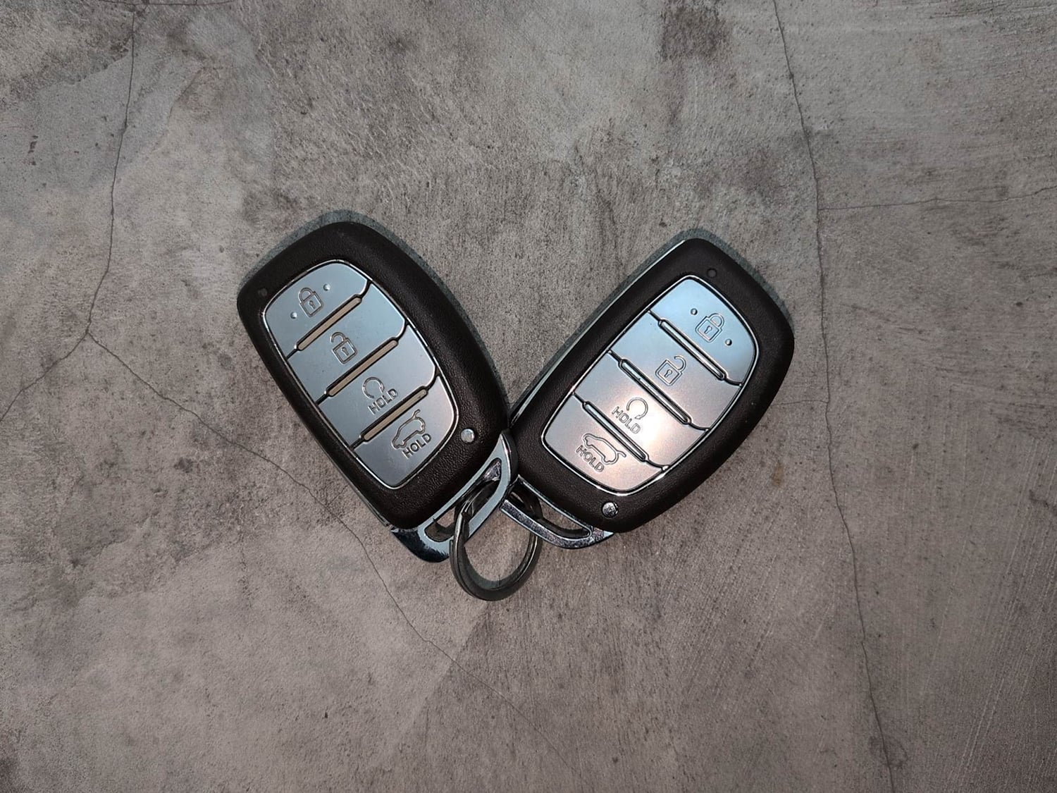 Used 2022 Hyundai Alcazar Signature (O) 7 Seater 2.0 Petrol AT Petrol Automatic extra CAR KEY VIEW