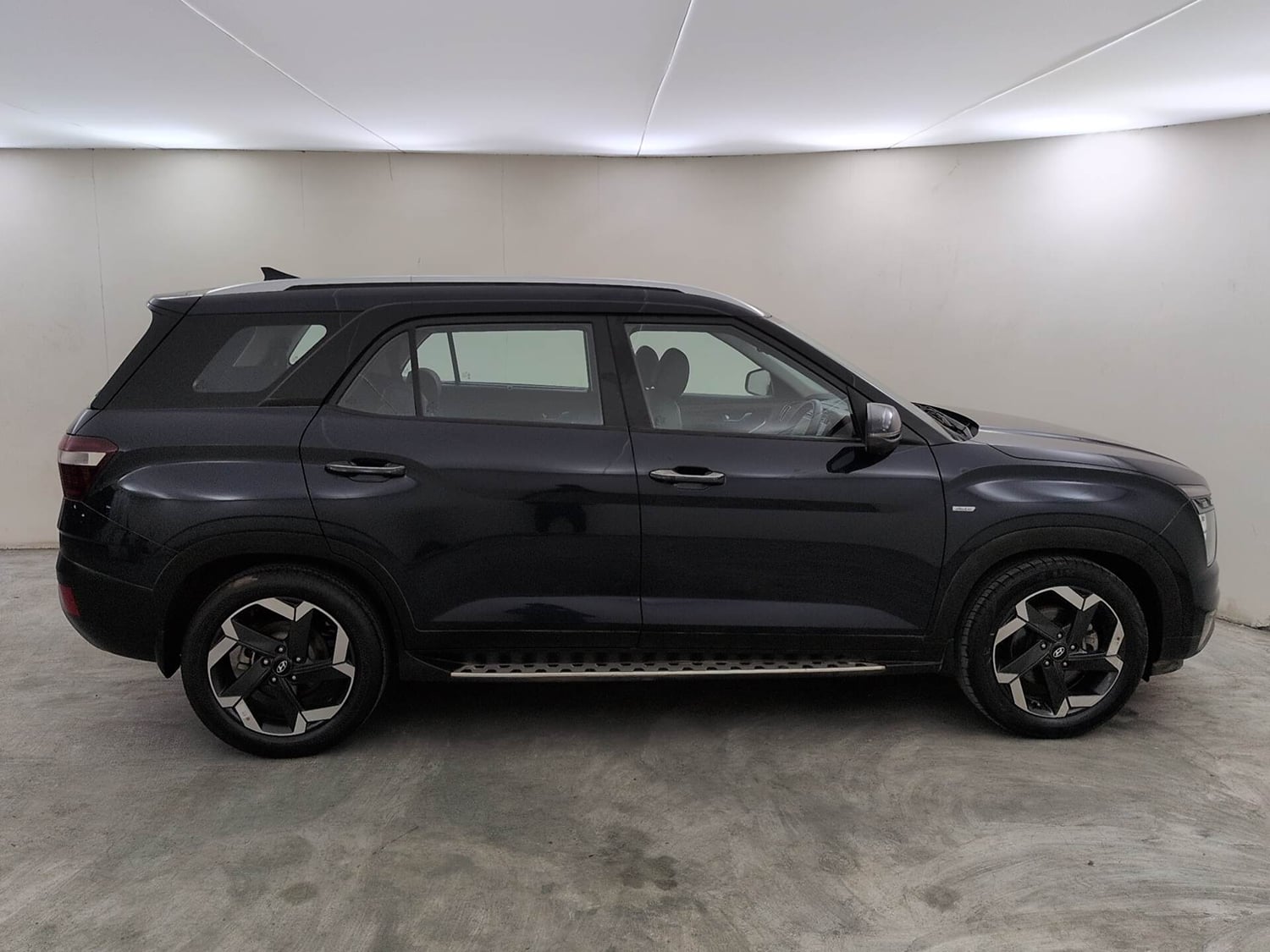 Used 2022 Hyundai Alcazar Signature (O) 7 Seater 2.0 Petrol AT Petrol Automatic exterior RIGHT SIDE VIEW