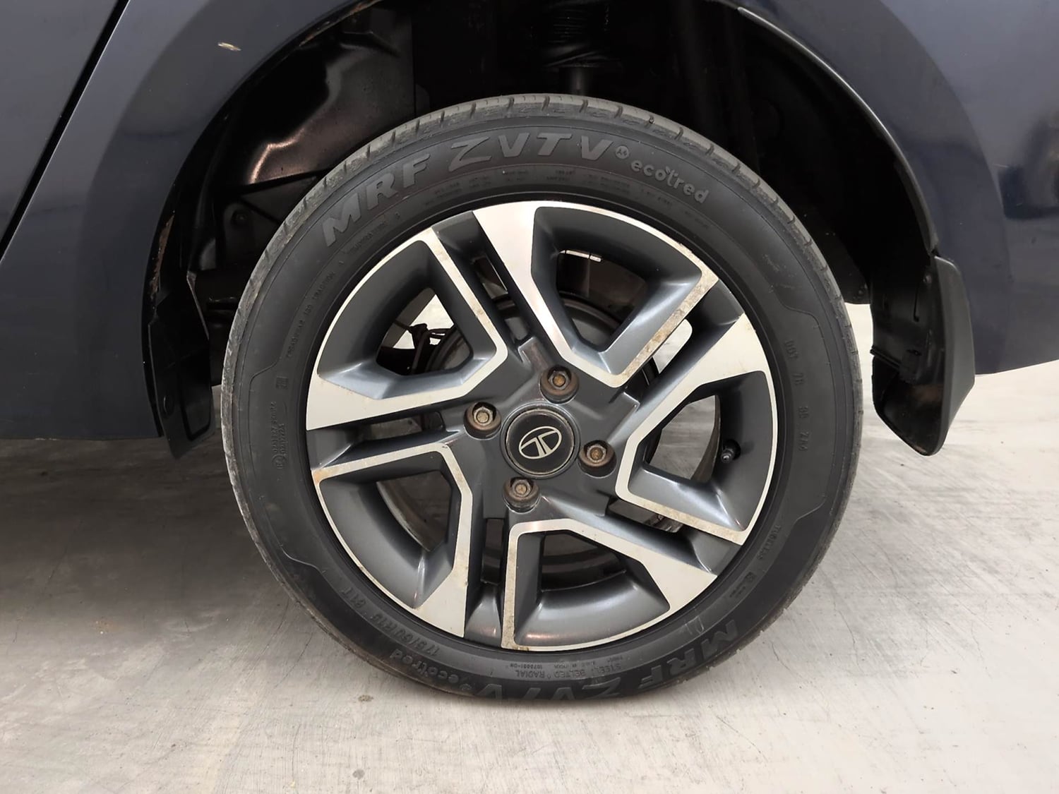 Used 2019 Tata Tigor Revotron XZA Petrol Automatic tyres LEFT REAR TYRE RIM VIEW