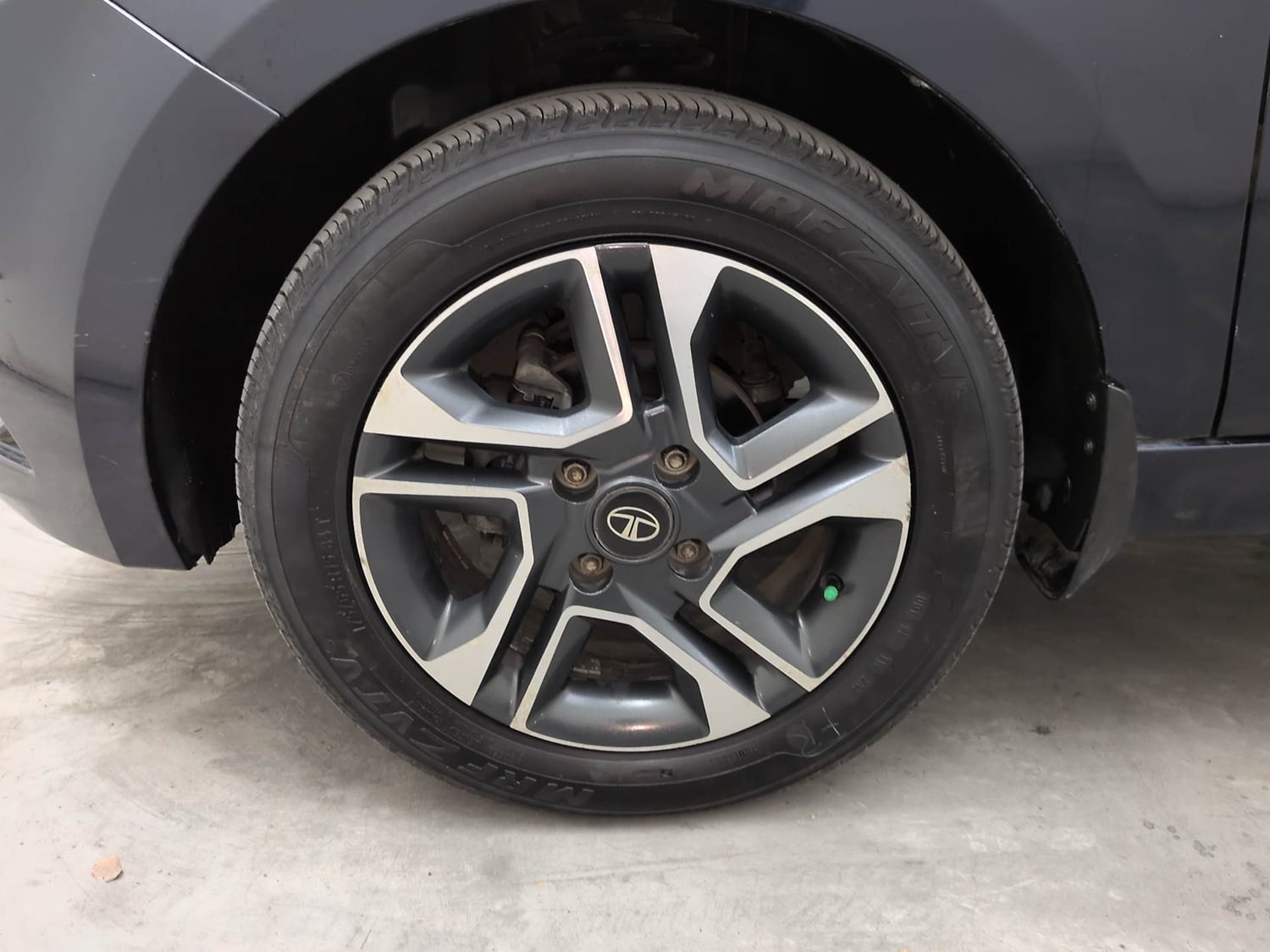 Used 2019 Tata Tigor Revotron XZA Petrol Automatic tyres LEFT FRONT TYRE RIM VIEW