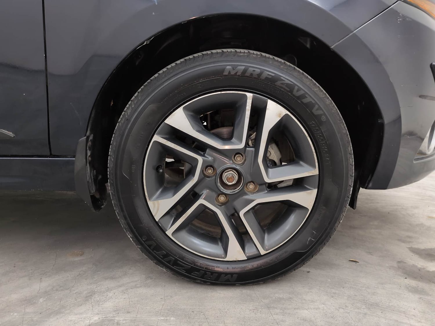 Used 2019 Tata Tigor Revotron XZA Petrol Automatic tyres RIGHT FRONT TYRE RIM VIEW
