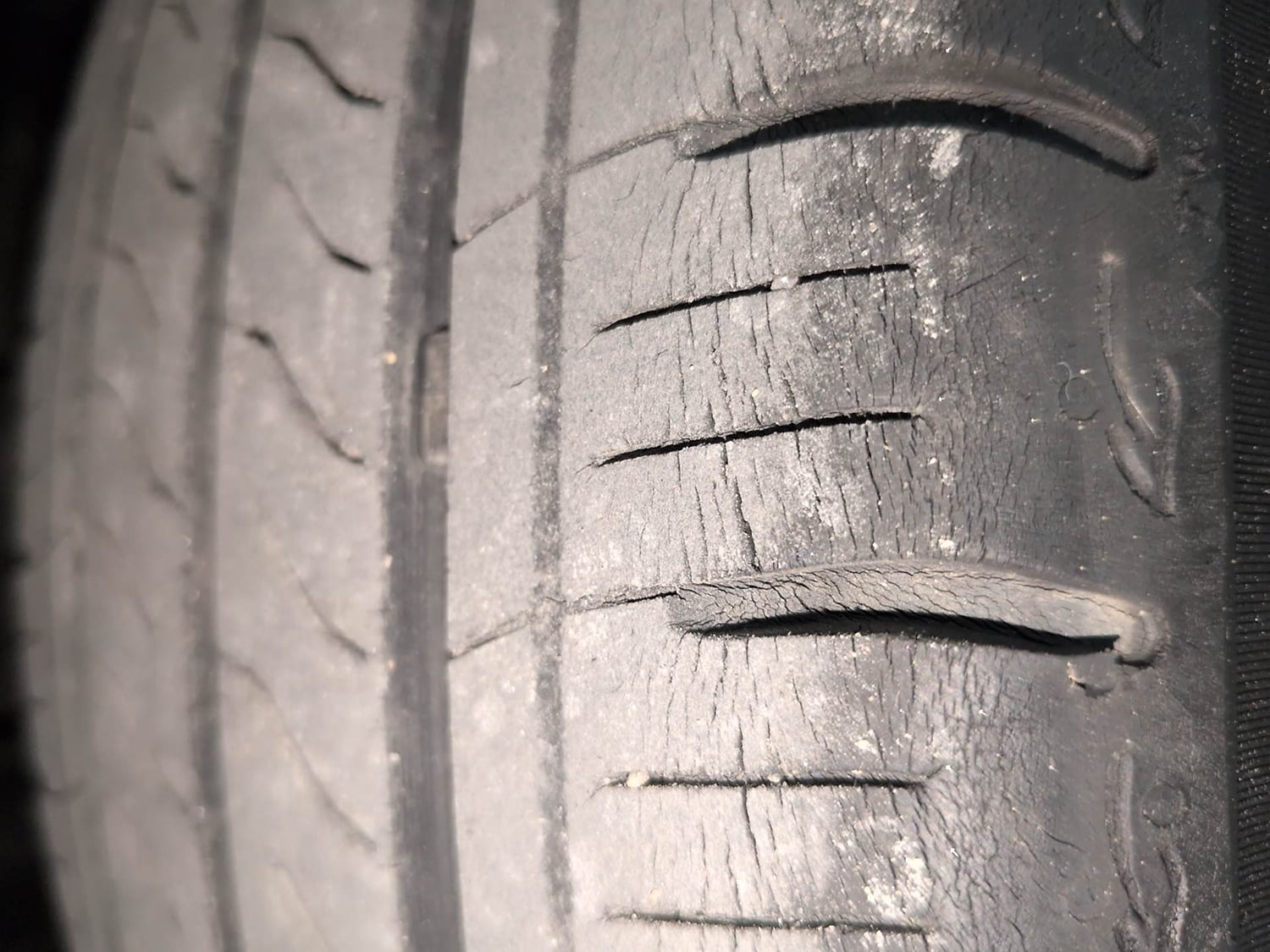 Used 2019 Tata Tigor Revotron XZA Petrol Automatic tyres RIGHT REAR TYRE TREAD VIEW