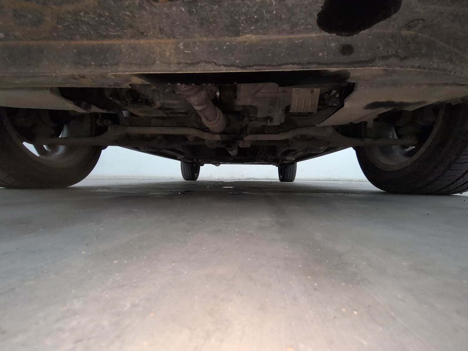 Used 2019 Tata Tigor Revotron XZA Petrol Automatic extra FRONT LEFT UNDERBODY VIEW