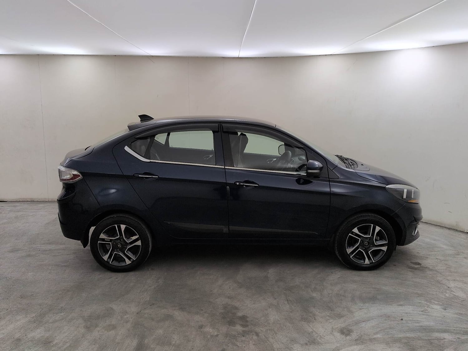 Used 2019 Tata Tigor Revotron XZA Petrol Automatic exterior RIGHT SIDE VIEW