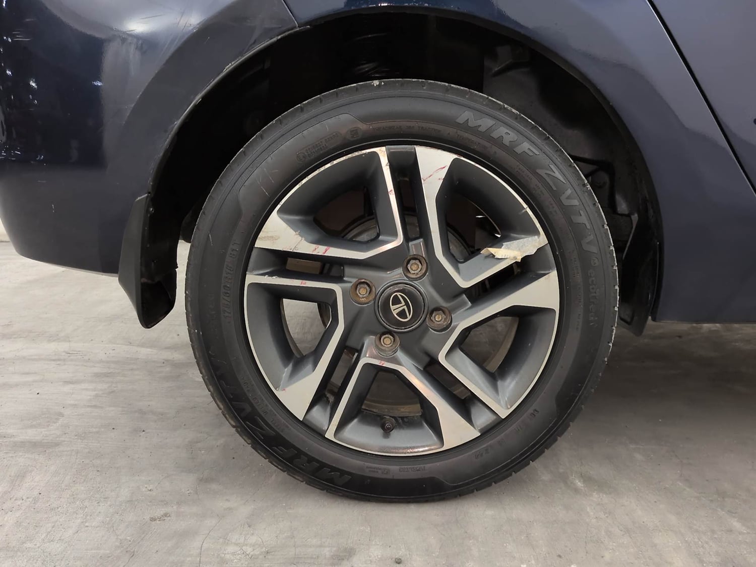 Used 2019 Tata Tigor Revotron XZA Petrol Automatic tyres RIGHT REAR TYRE RIM VIEW
