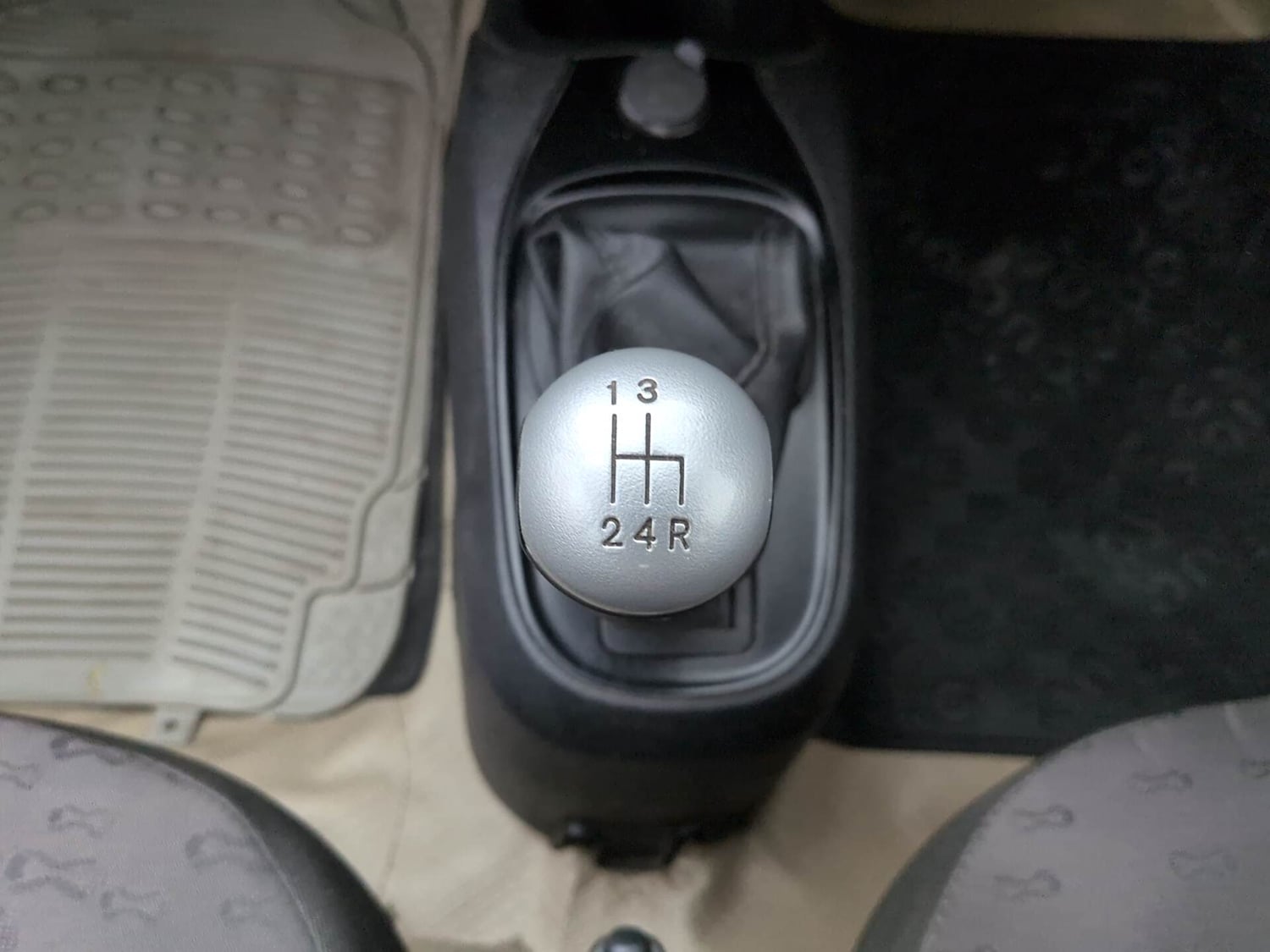 Used 2016 Tata Nano Twist XT Petrol Manual interior GEAR  KNOB VIEW