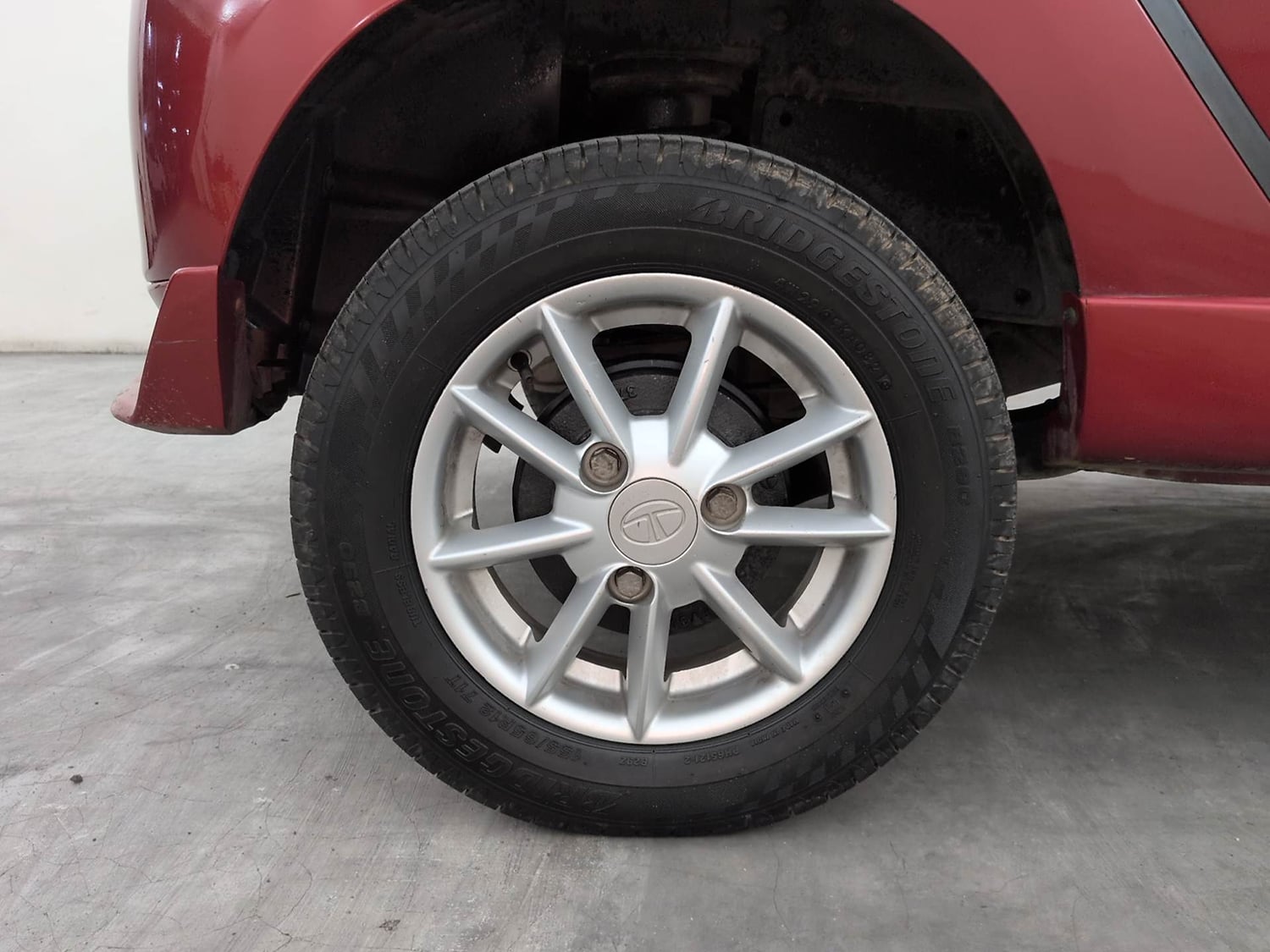 Used 2016 Tata Nano Twist XT Petrol Manual tyres RIGHT REAR TYRE RIM VIEW