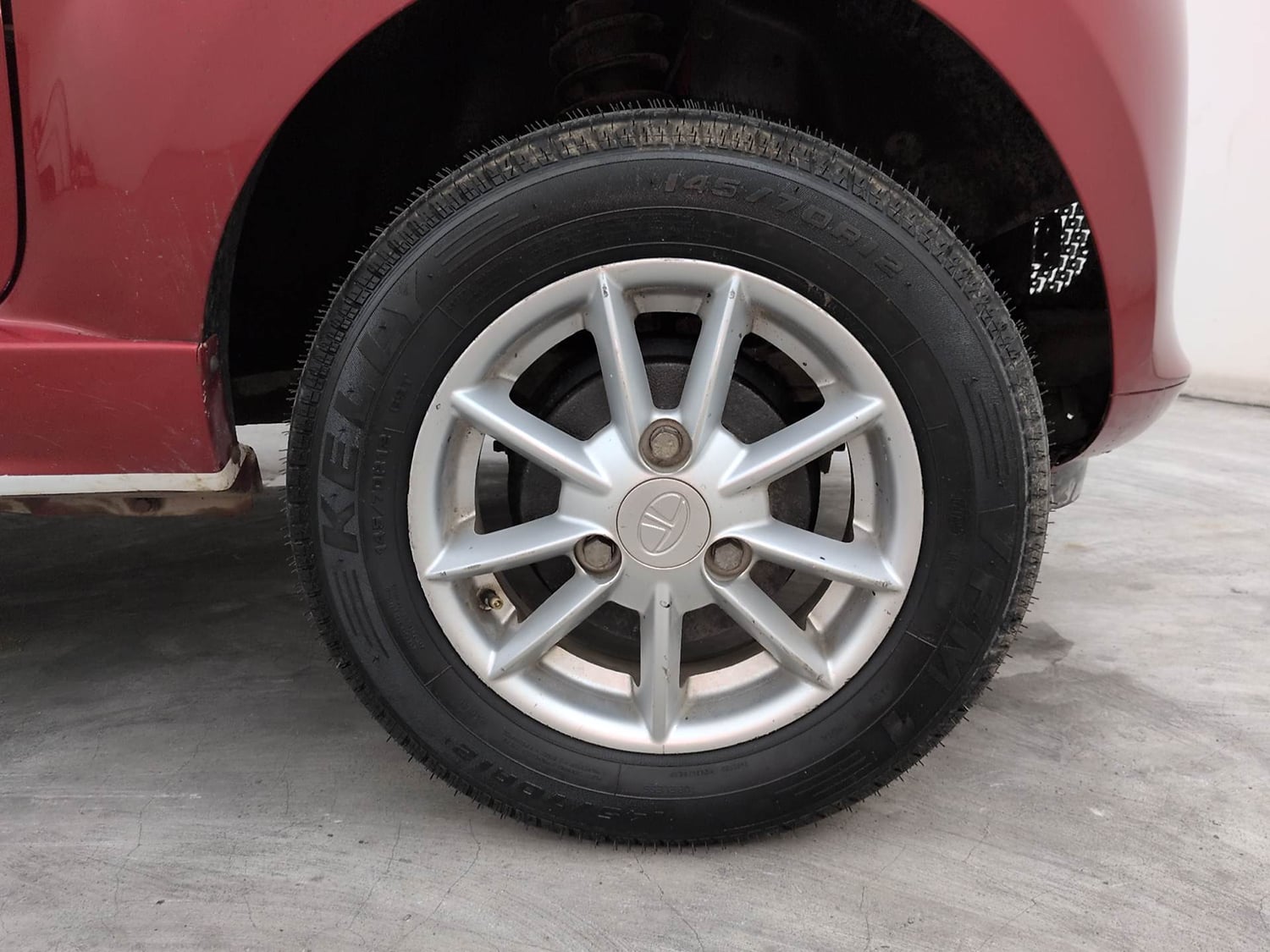 Used 2016 Tata Nano Twist XT Petrol Manual tyres RIGHT FRONT TYRE RIM VIEW