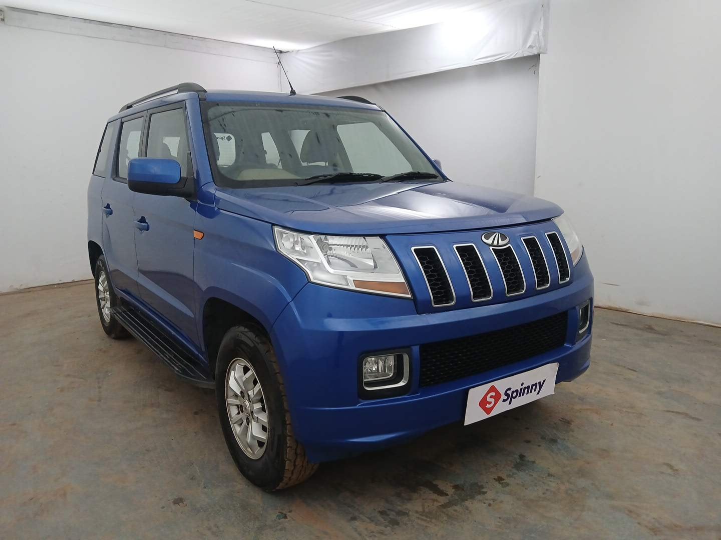 Used 2017 Mahindra TUV300 T8 Diesel Manual exterior RIGHT FRONT CORNER VIEW