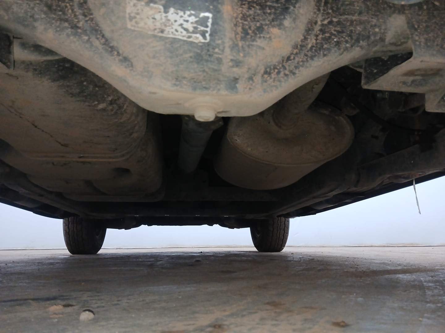 Used 2017 Mahindra TUV300 T8 Diesel Manual extra REAR UNDERBODY VIEW (TAKEN FROM REAR)