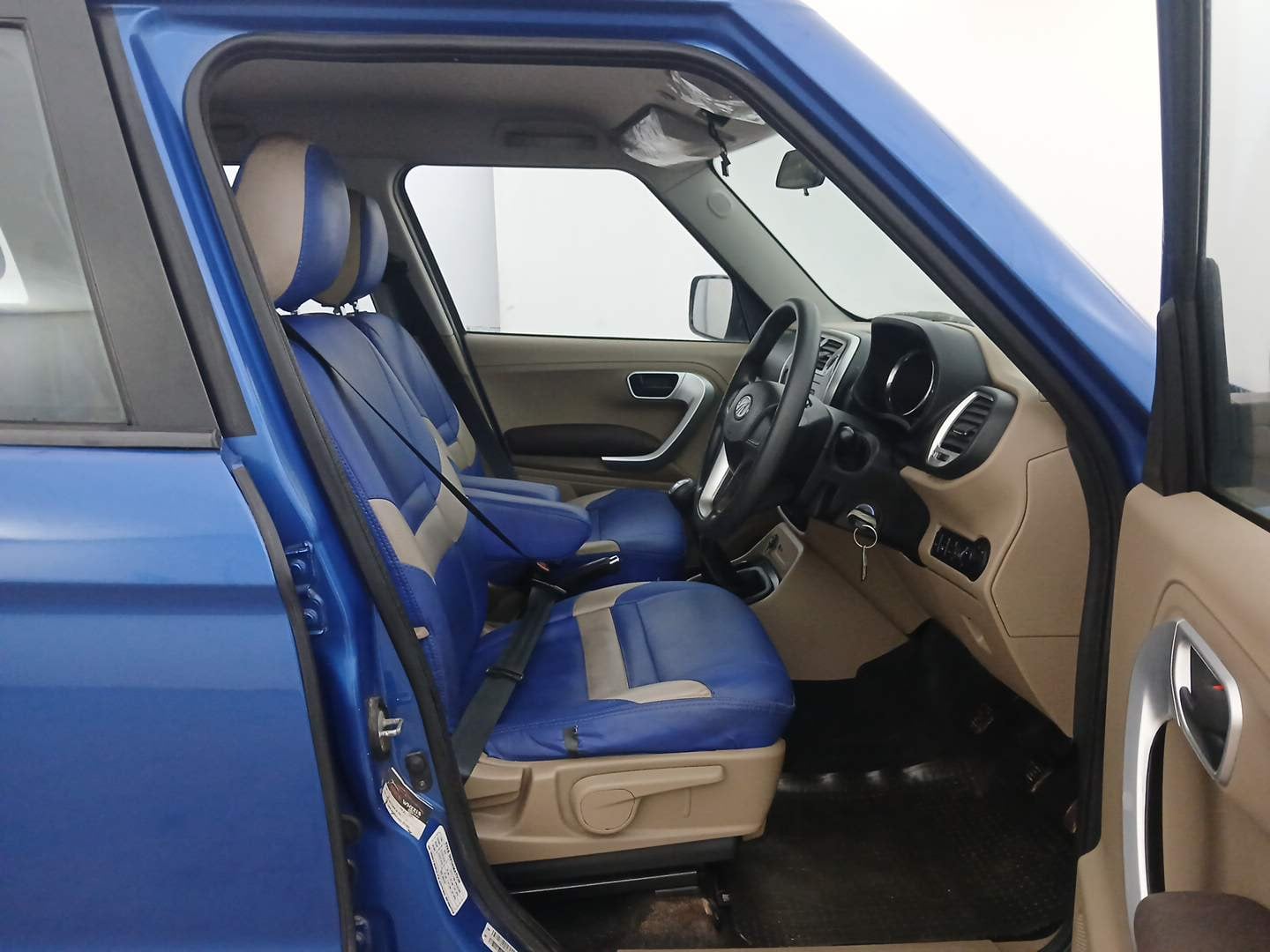 Used 2017 Mahindra TUV300 T8 Diesel Manual interior RIGHT SIDE FRONT DOOR CABIN VIEW