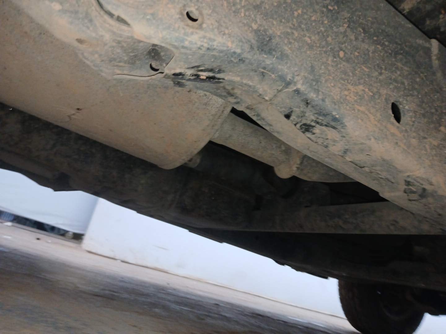Used 2017 Mahindra TUV300 T8 Diesel Manual extra REAR RIGHT UNDERBODY VIEW