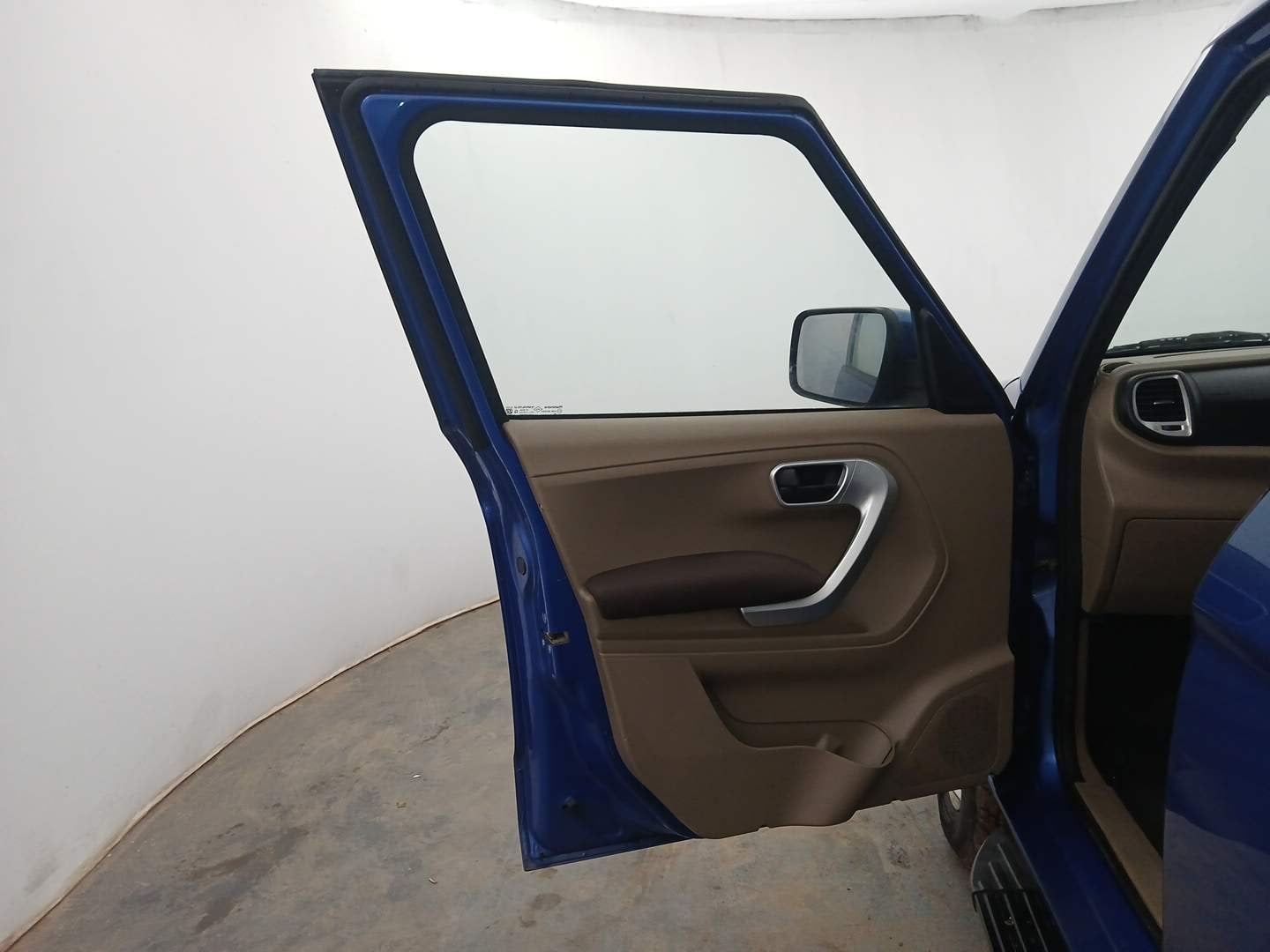 Used 2017 Mahindra TUV300 T8 Diesel Manual interior LEFT FRONT DOOR OPEN VIEW