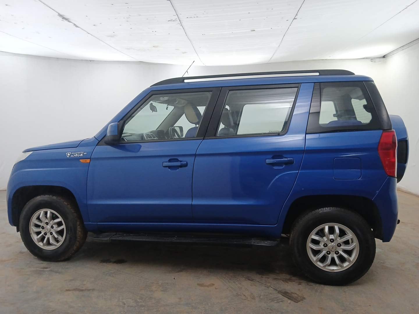 Used 2017 Mahindra TUV300 T8 Diesel Manual exterior LEFT SIDE VIEW