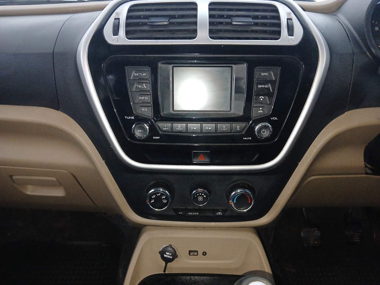 Used 2017 Mahindra TUV300 T8 Diesel Manual interior MUSIC SYSTEM & AC CONTROL VIEW