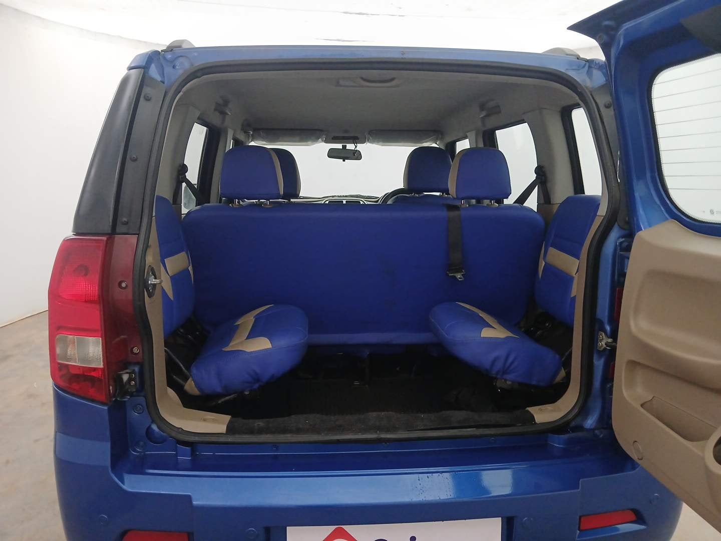 Used 2017 Mahindra TUV300 T8 Diesel Manual interior DICKY INSIDE VIEW