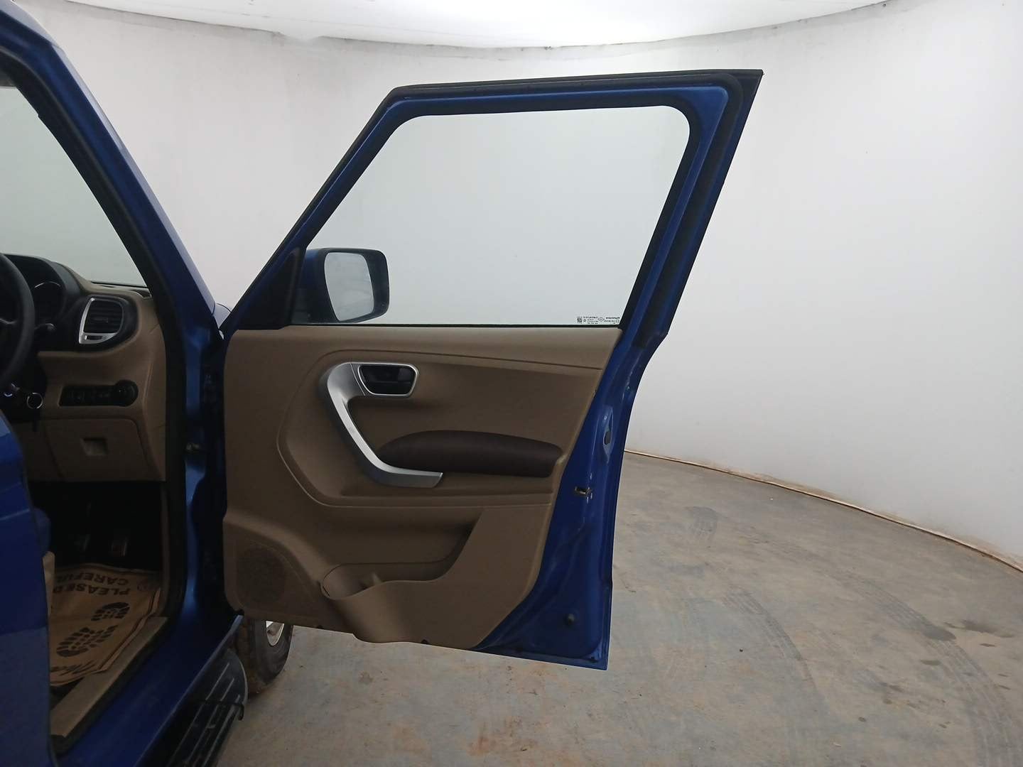 Used 2017 Mahindra TUV300 T8 Diesel Manual interior RIGHT FRONT DOOR OPEN VIEW