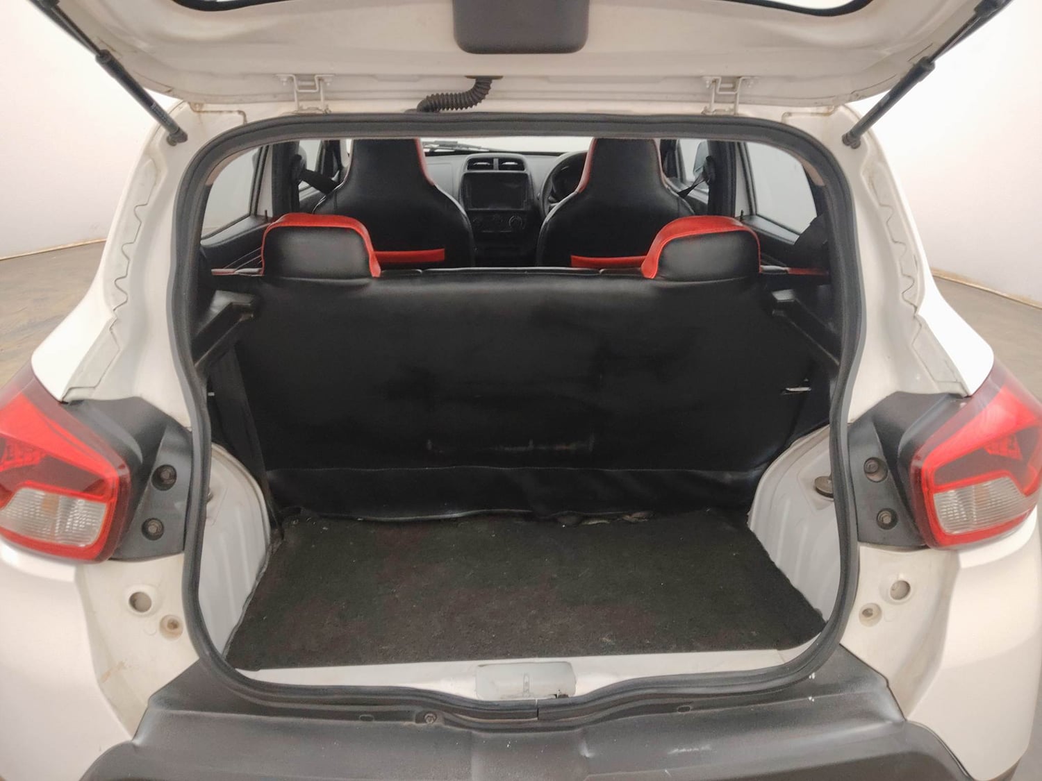 Used 2017 Renault Kwid RXL Petrol Manual interior DICKY INSIDE VIEW