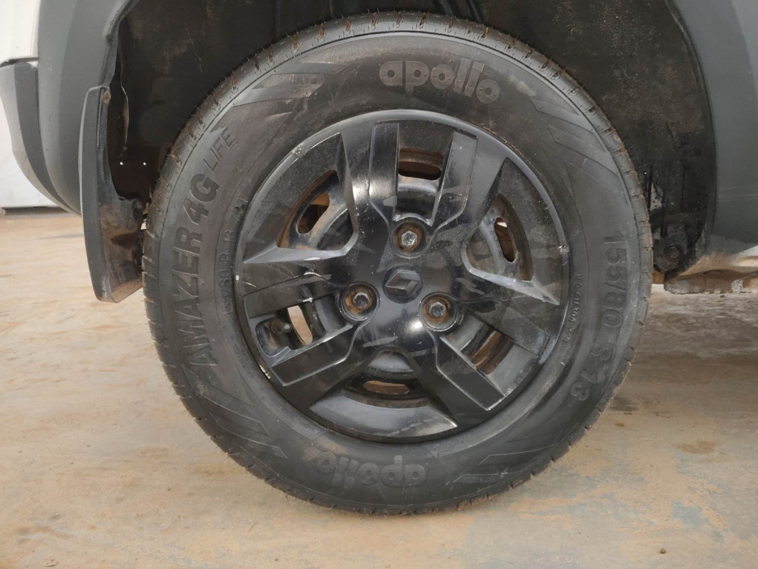 Used 2017 Renault Kwid RXL Petrol Manual tyres RIGHT REAR TYRE RIM VIEW
