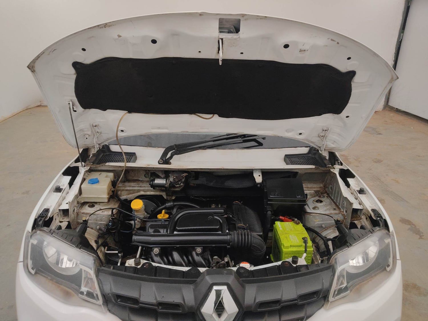 Used 2017 Renault Kwid RXL Petrol Manual engine ENGINE & BONNET OPEN FRONT VIEW