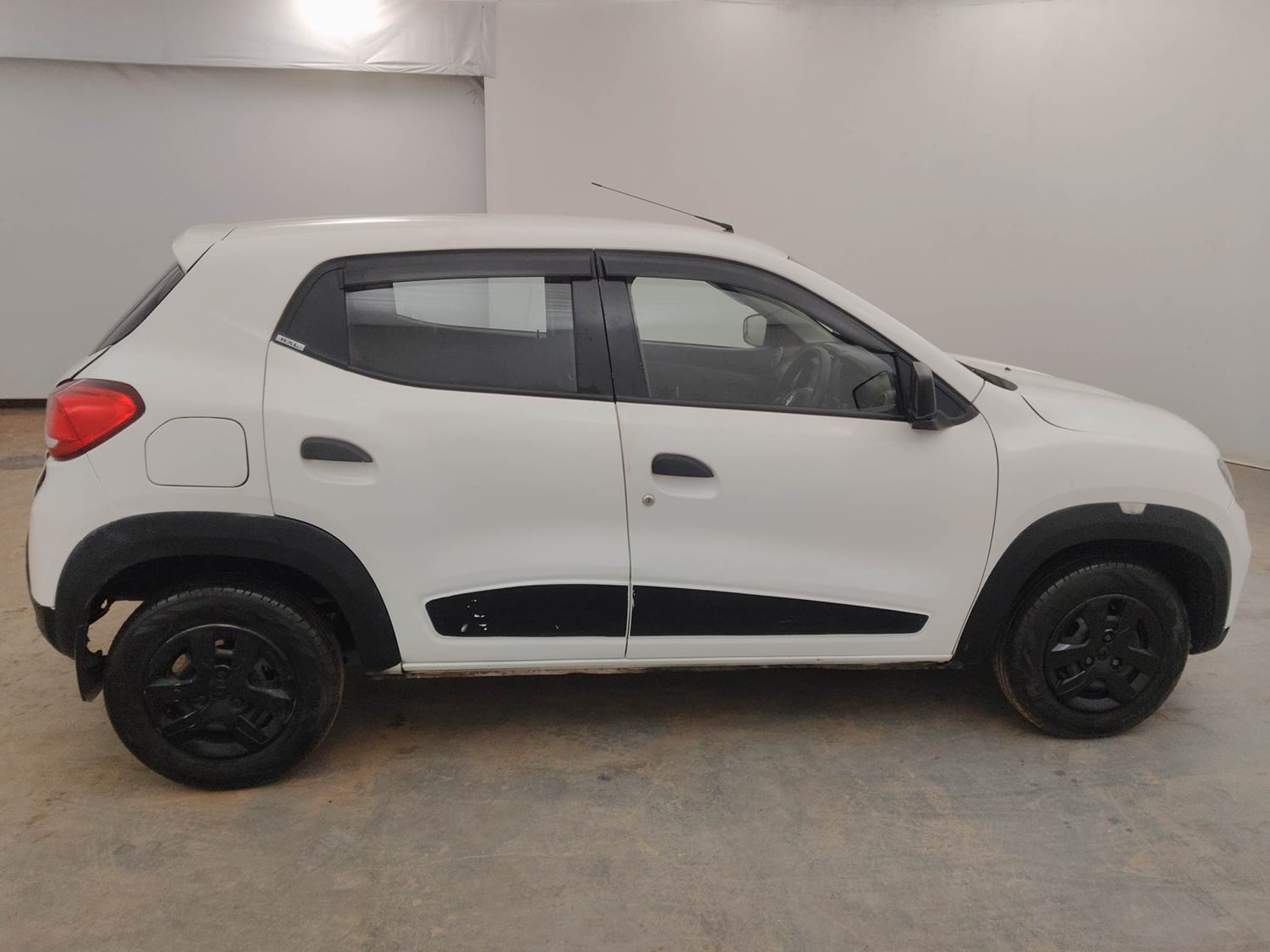 Used 2017 Renault Kwid RXL Petrol Manual exterior RIGHT SIDE VIEW