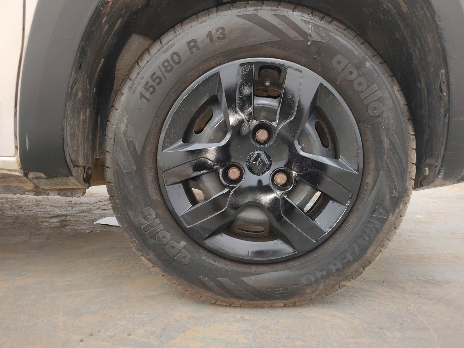Used 2017 Renault Kwid RXL Petrol Manual tyres RIGHT FRONT TYRE RIM VIEW