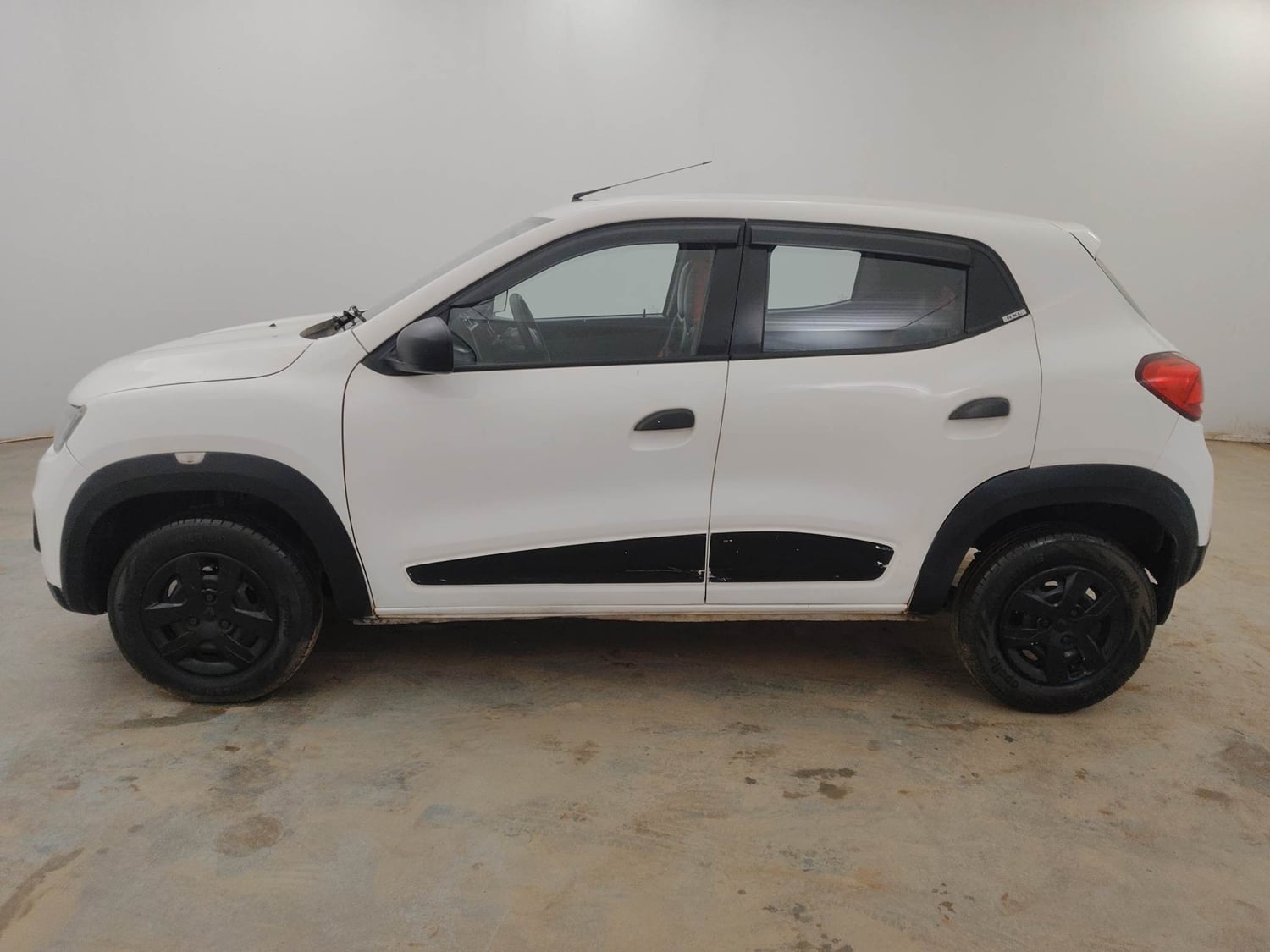Used 2017 Renault Kwid RXL Petrol Manual exterior LEFT SIDE VIEW