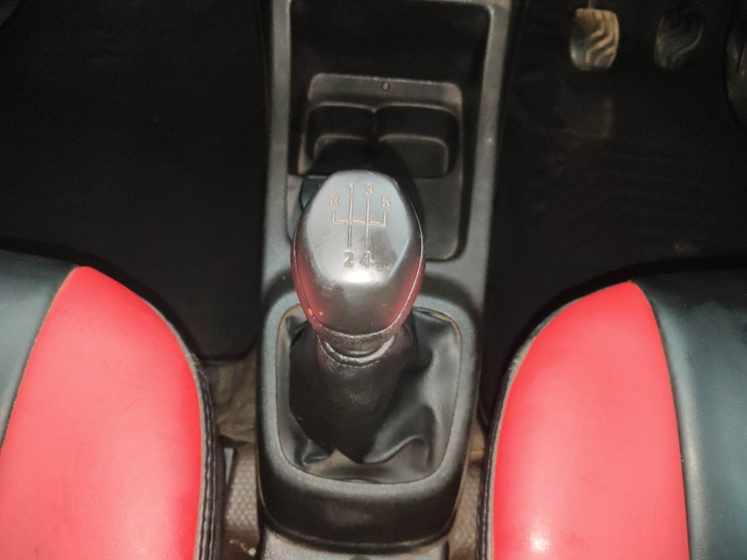 Used 2017 Renault Kwid RXL Petrol Manual interior GEAR  KNOB VIEW