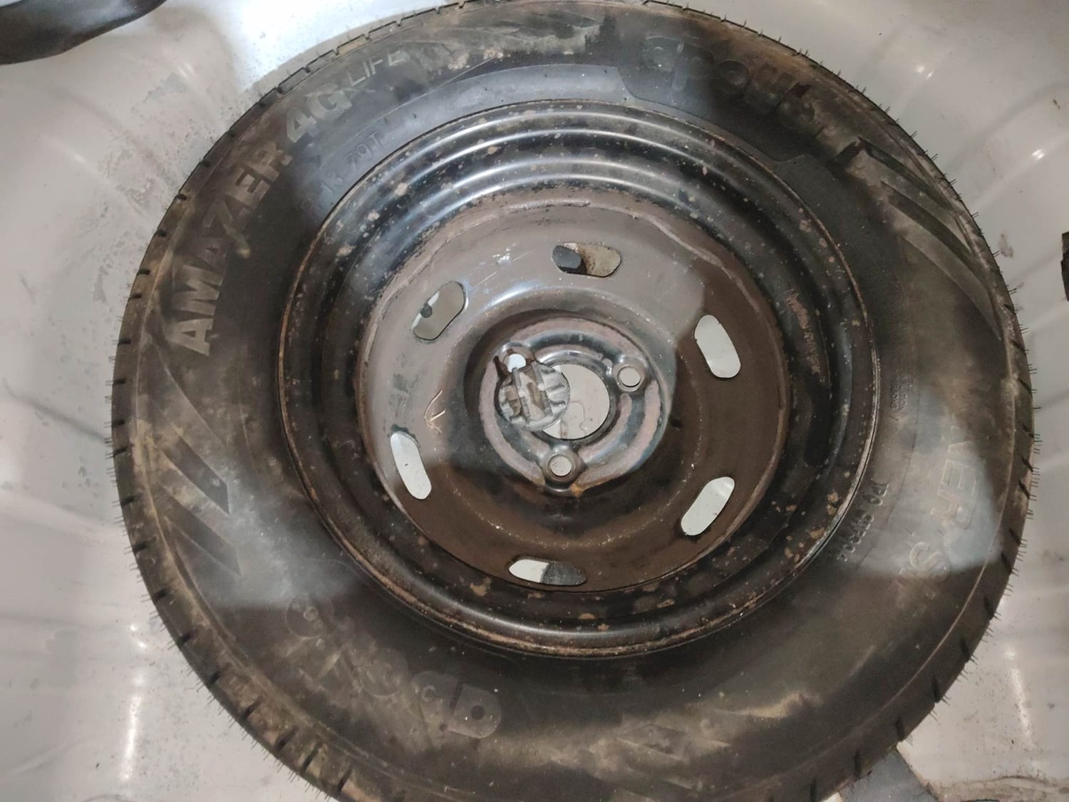 Used 2017 Renault Kwid RXL Petrol Manual tyres SPARE TYRE VIEW