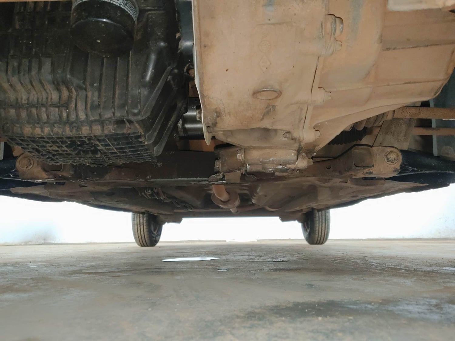 Used 2017 Renault Kwid RXL Petrol Manual extra FRONT LEFT UNDERBODY VIEW
