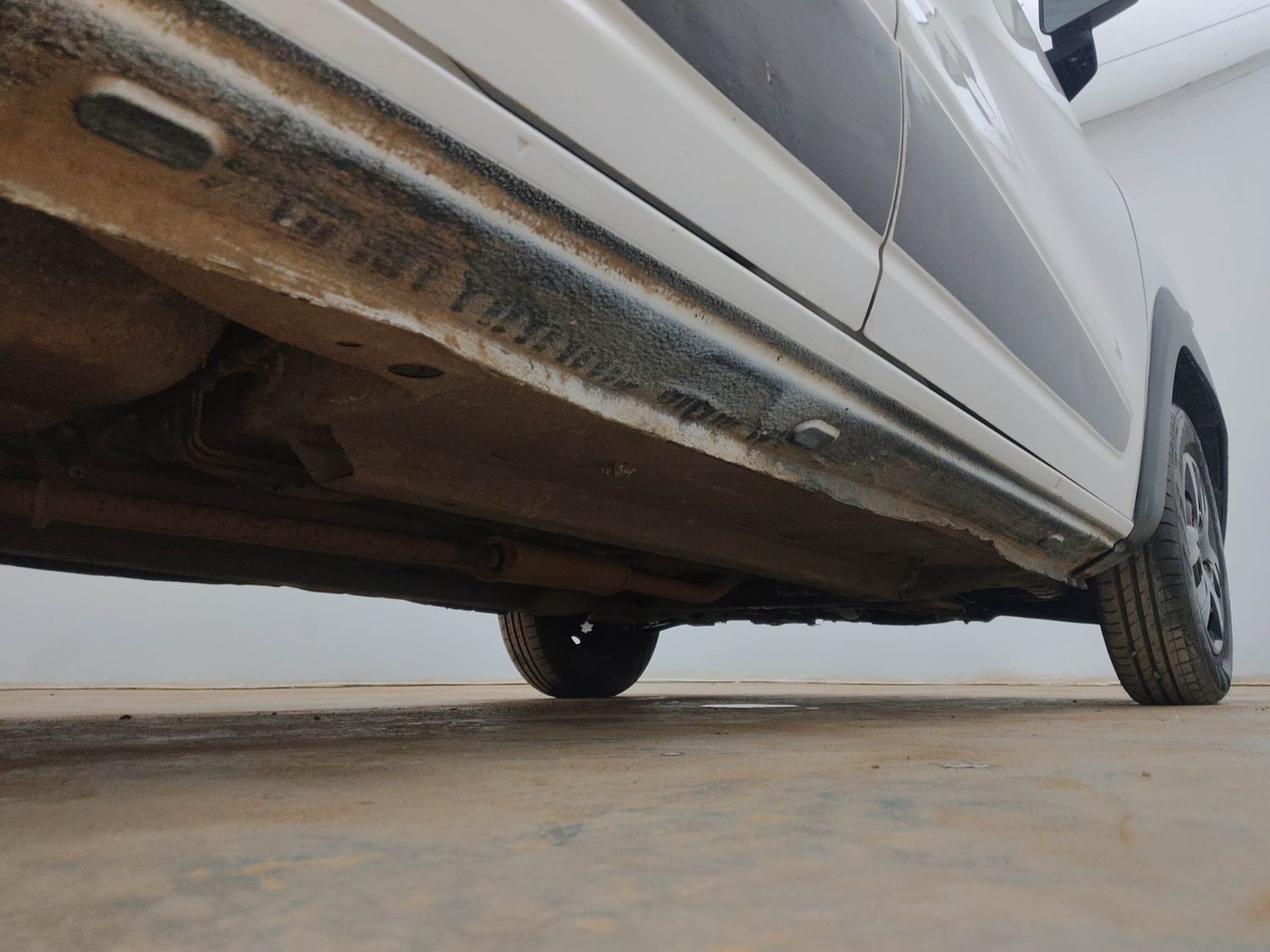 Used 2017 Renault Kwid RXL Petrol Manual extra REAR RIGHT UNDERBODY VIEW