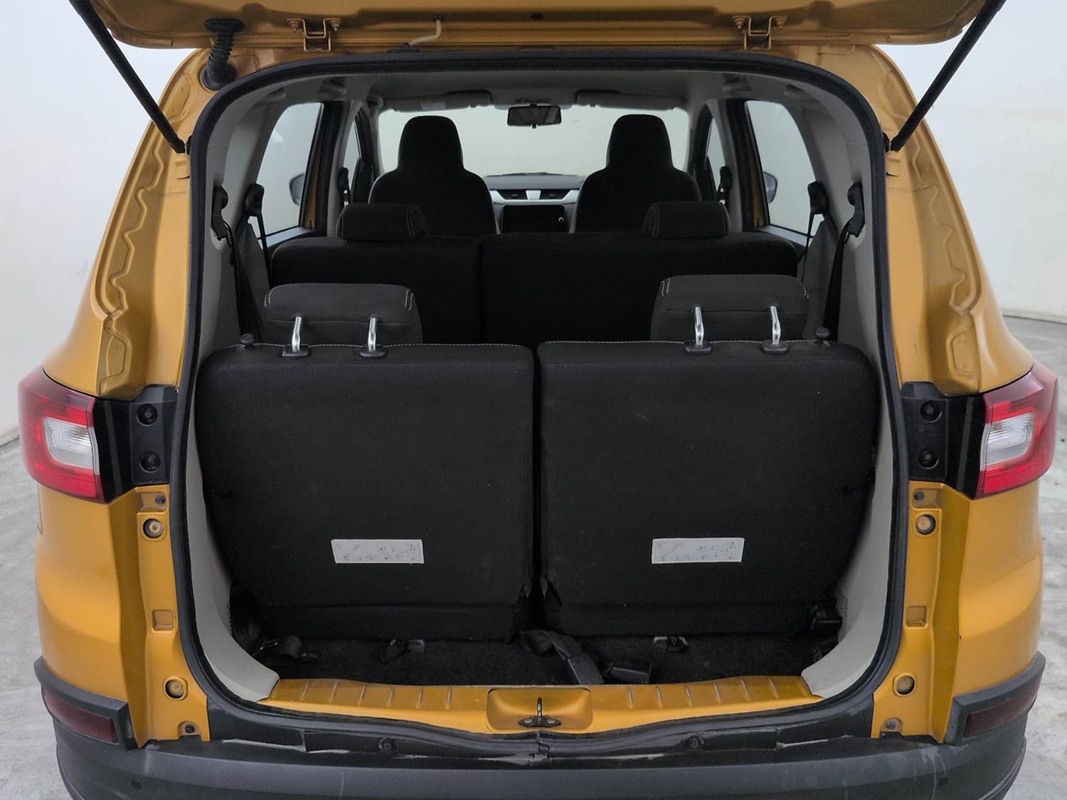 Used 2020 Renault Triber RXZ Petrol Manual interior DICKY INSIDE VIEW