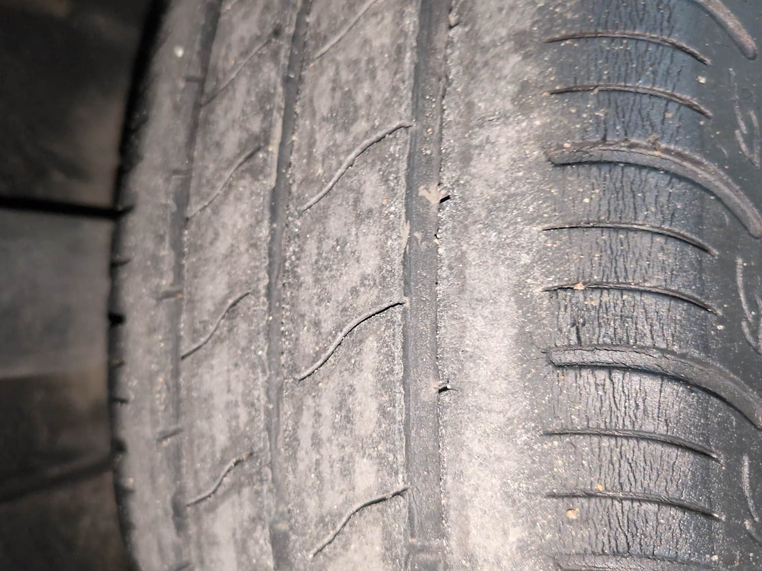 Used 2020 Renault Triber RXZ Petrol Manual tyres LEFT REAR TYRE TREAD VIEW