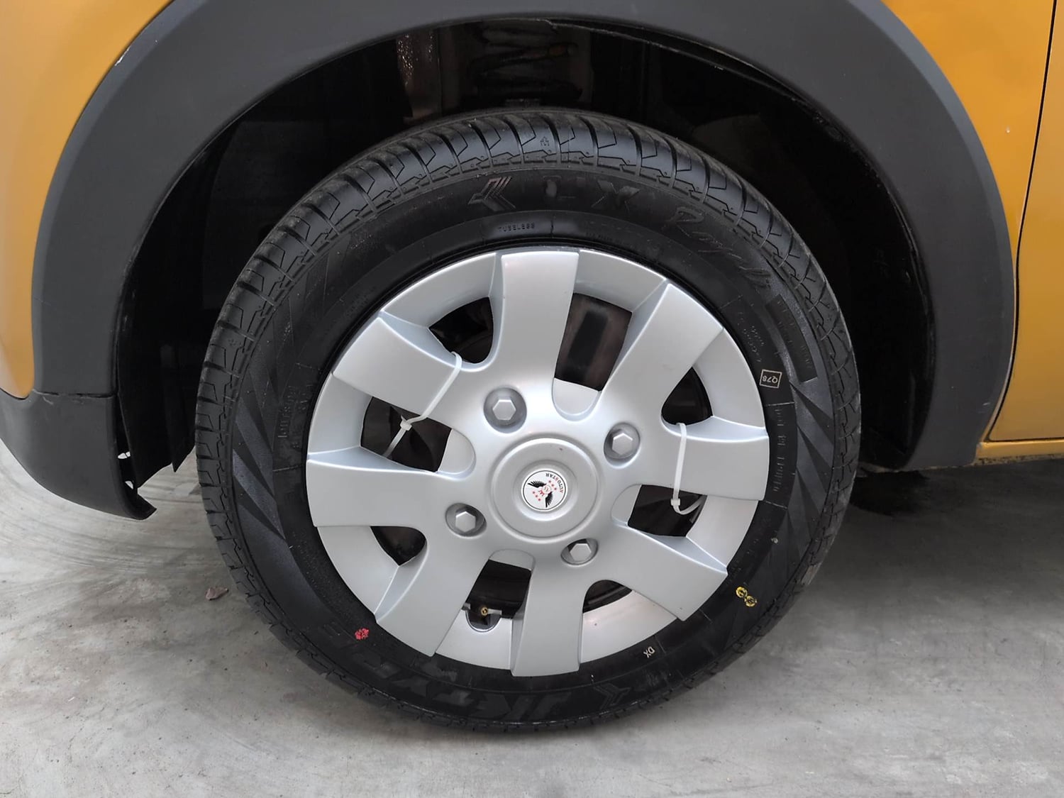 Used 2020 Renault Triber RXZ Petrol Manual tyres LEFT FRONT TYRE RIM VIEW